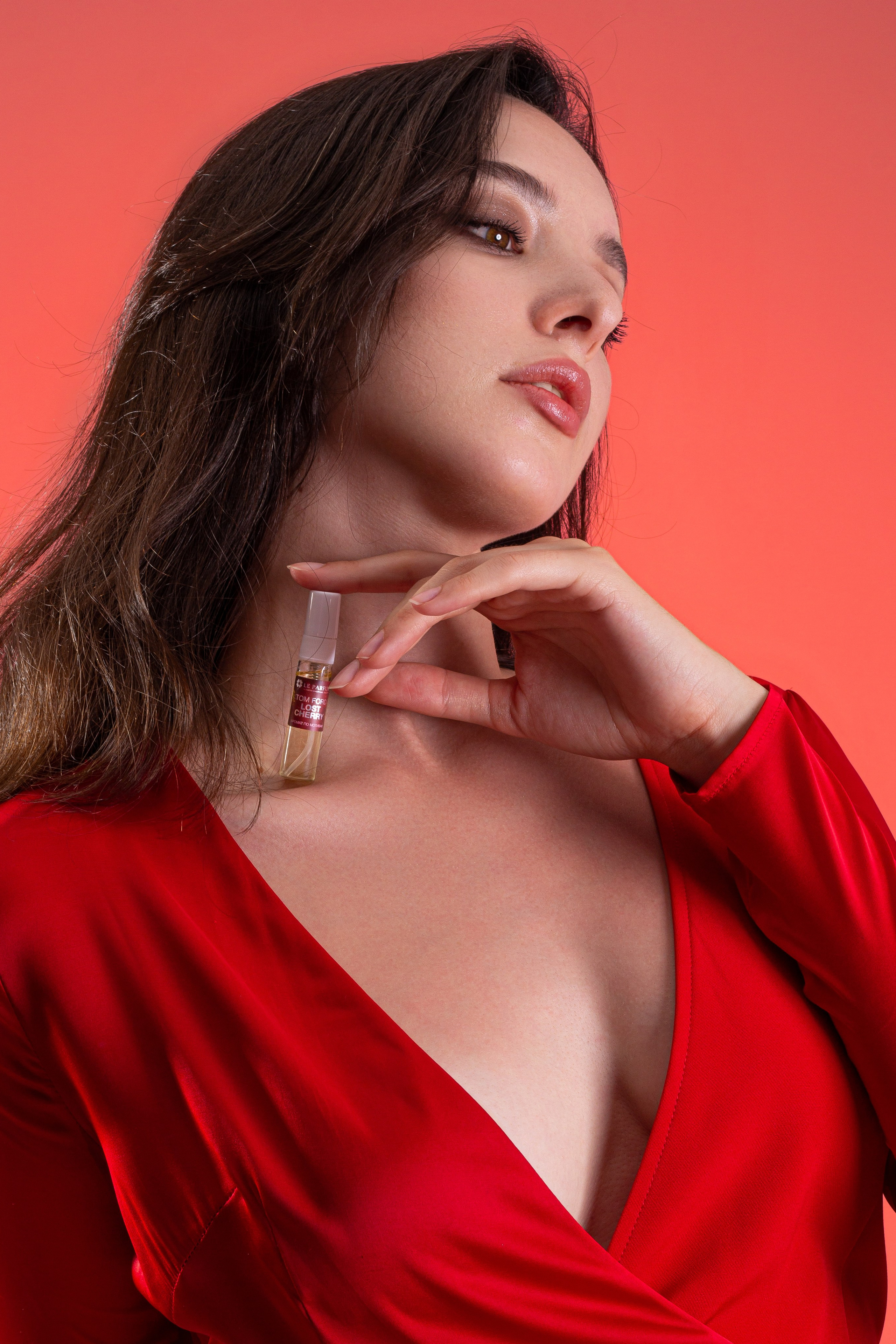 Парфюм — Даша. Фото для маркетплейсов в самых сочных локациях города Сочи