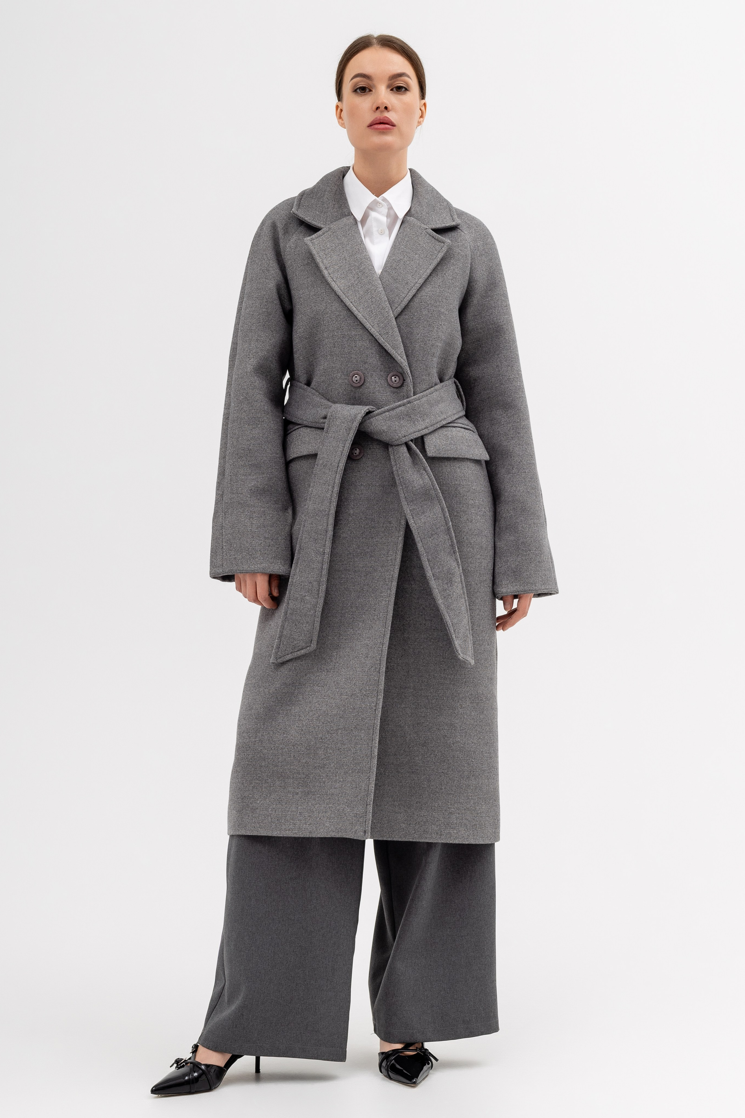 Пальто. Фото для маркетплейсов в самых сочных локациях города Сочи