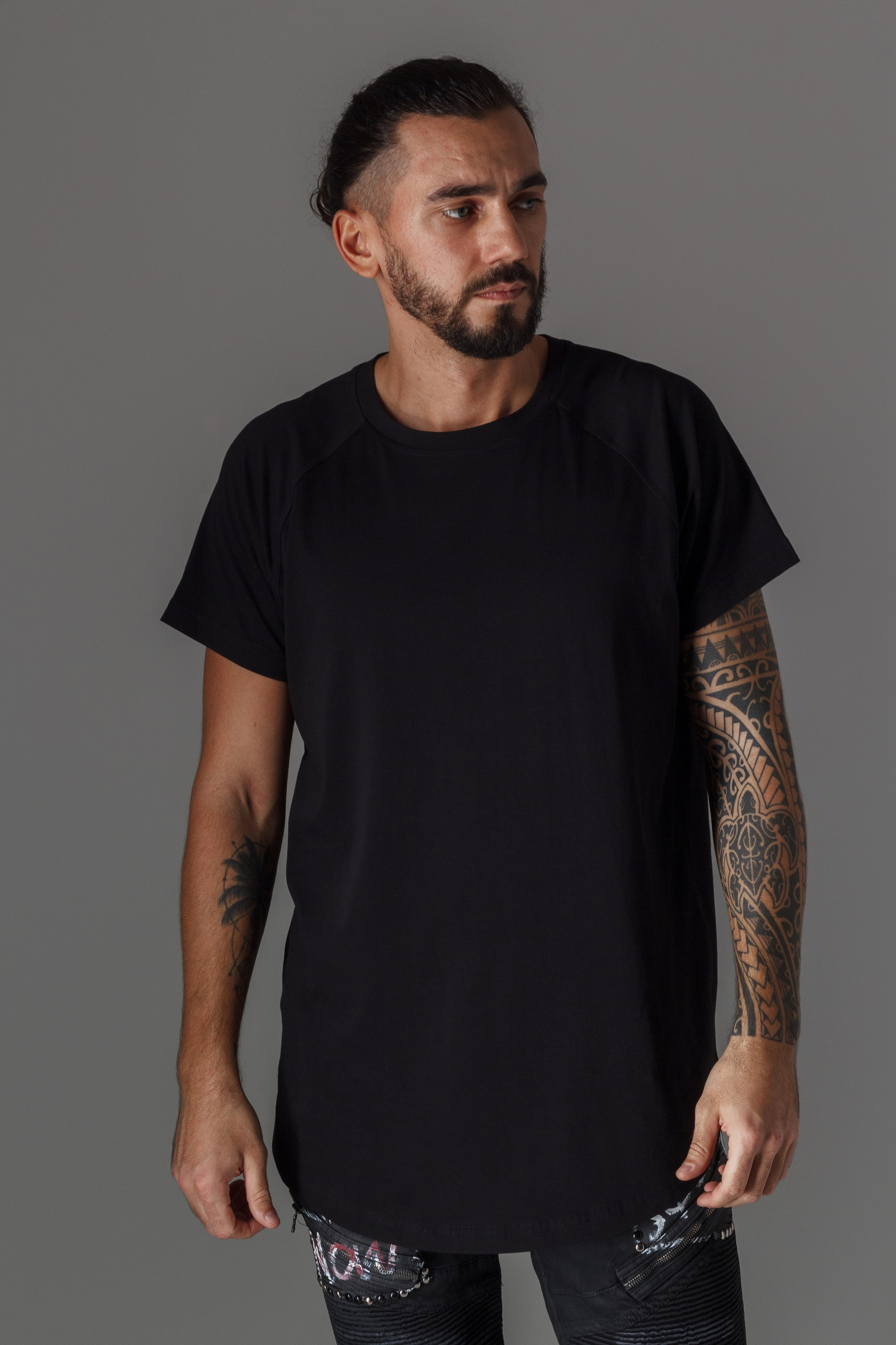 Футболка — Сергей. Фото для маркетплейсов в самых сочных локациях города Сочи