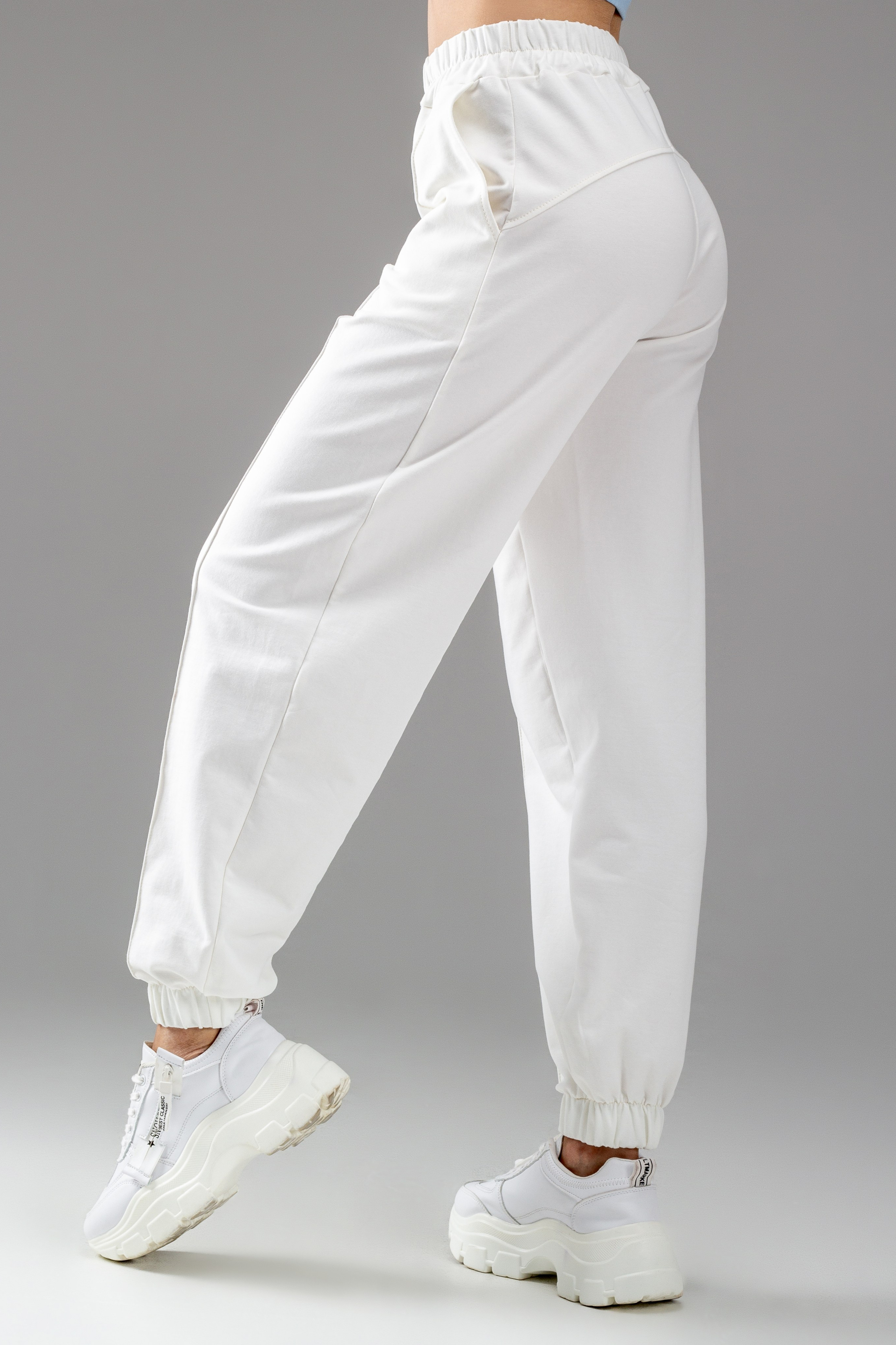 Джоггеры — Вика. Фото для маркетплейсов в самых сочных локациях города Сочи