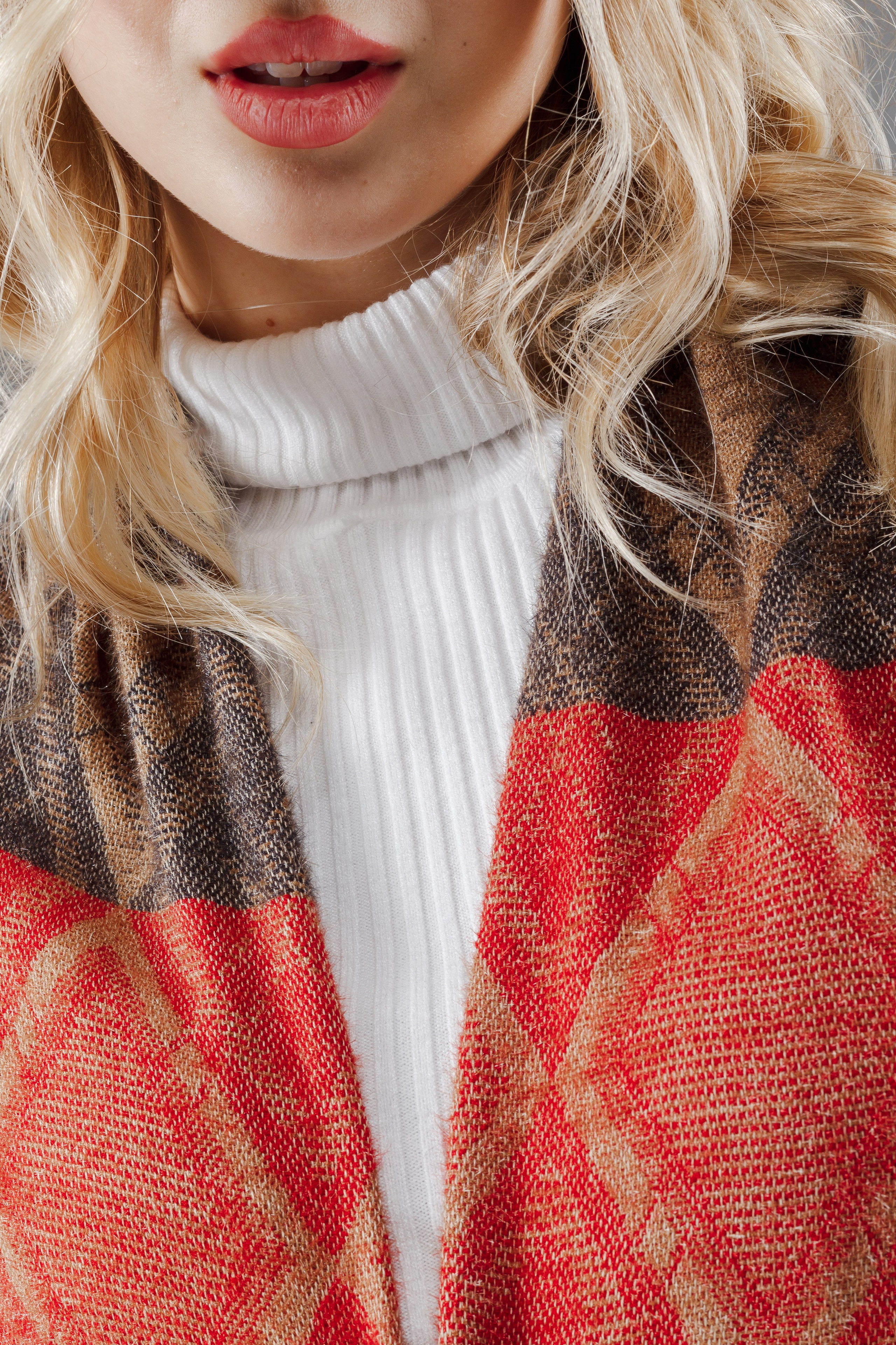 Палантины — Лиза В. Фото для маркетплейсов в самых сочных локациях города Сочи