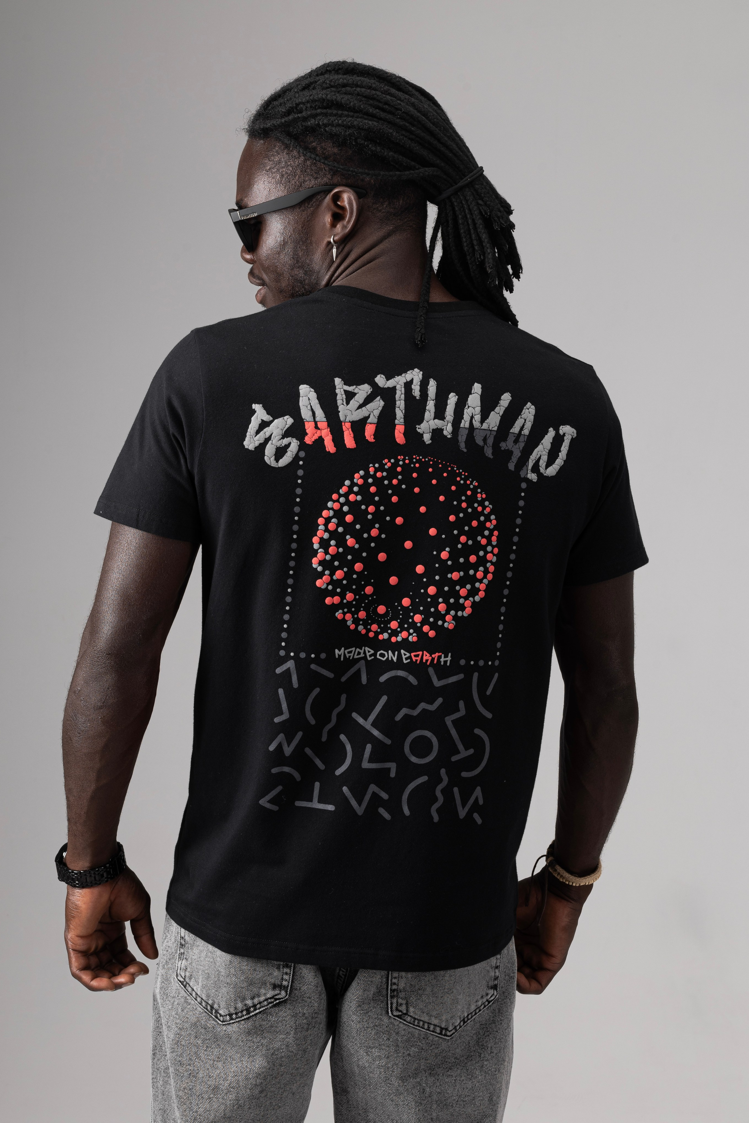 Футболки. Фото для маркетплейсов в самых сочных локациях города Сочи