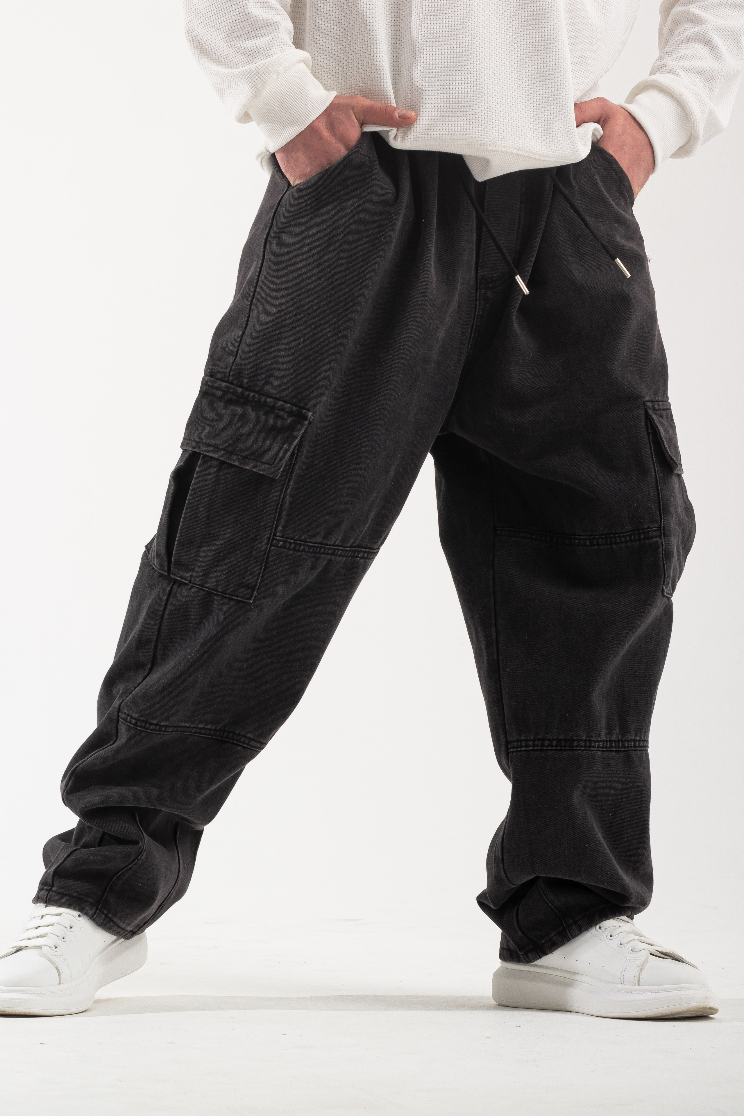 Штаны — Денис. Фото для маркетплейсов в самых сочных локациях города Сочи