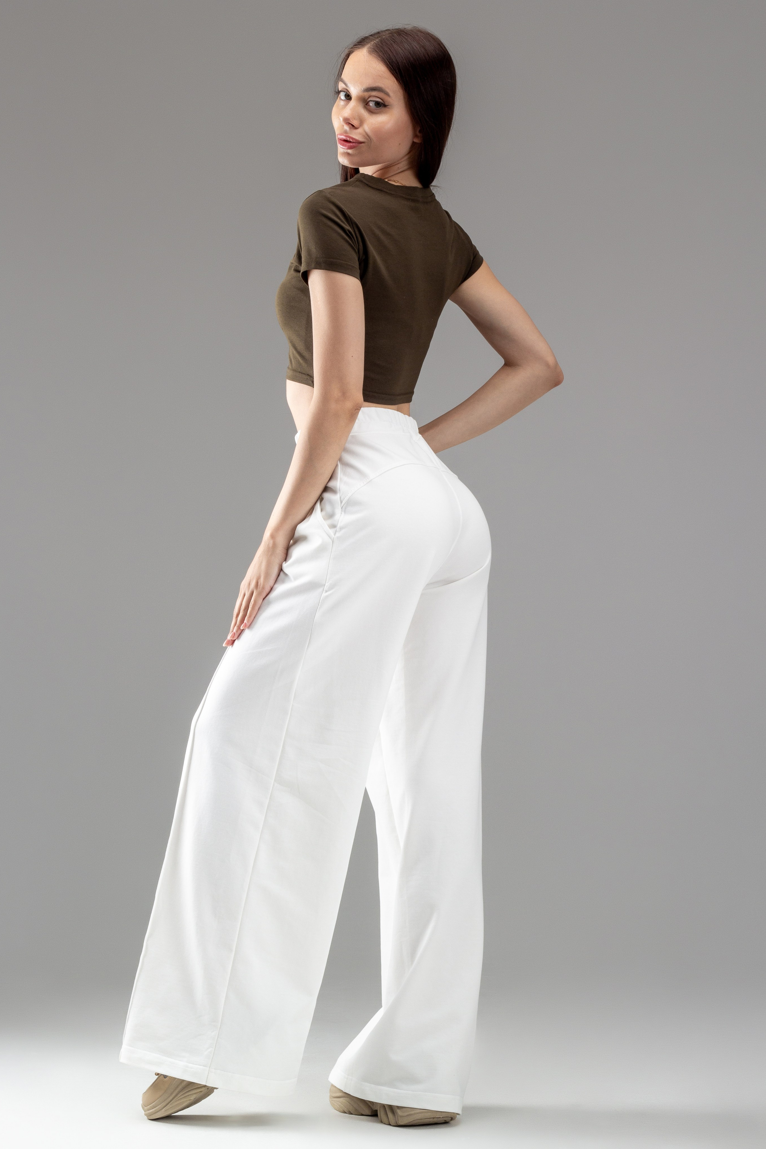 Джоггеры — Вика. Фото для маркетплейсов в самых сочных локациях города Сочи