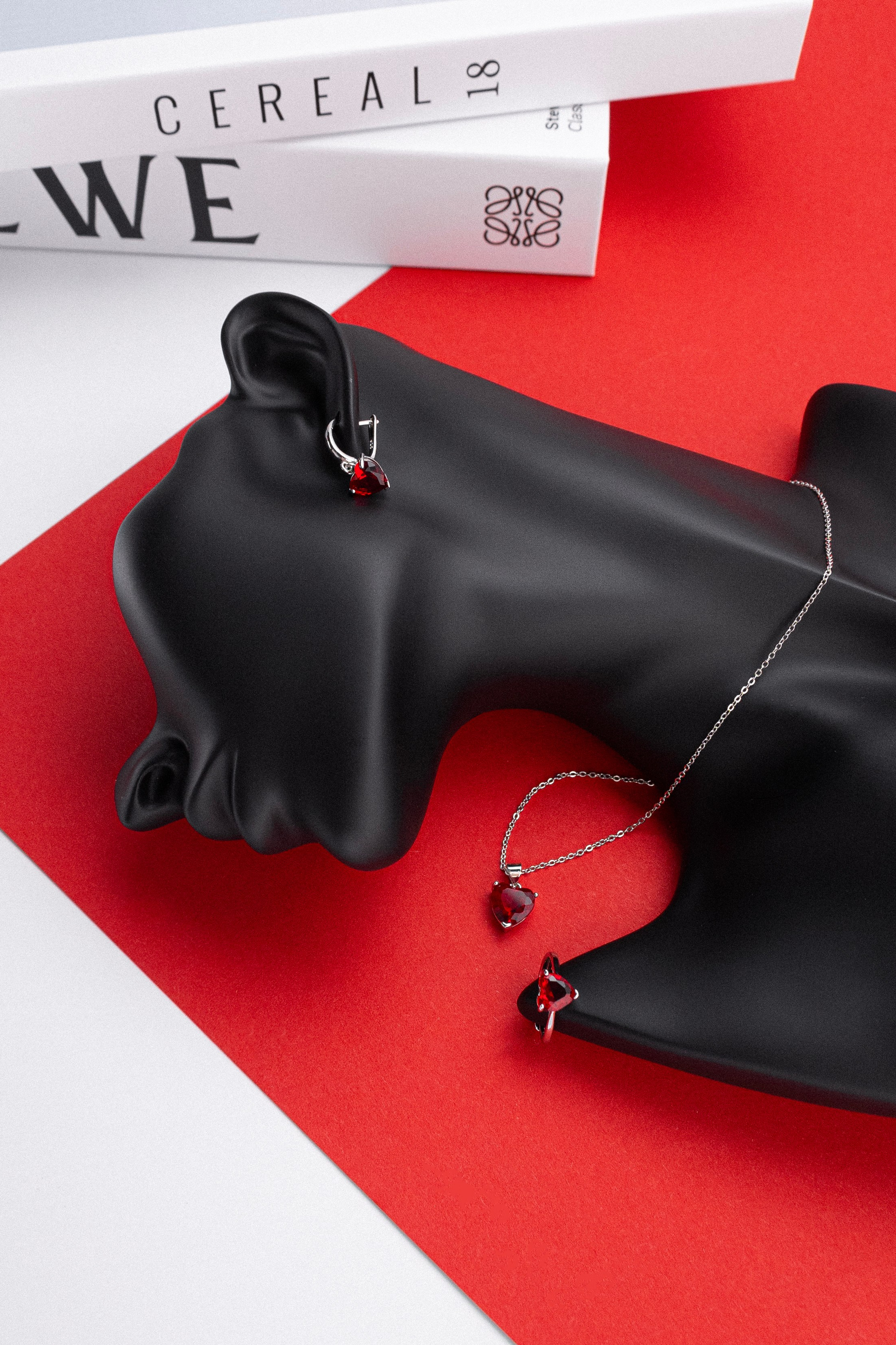 Бижутерия. Фото для маркетплейсов в самых сочных локациях города Сочи