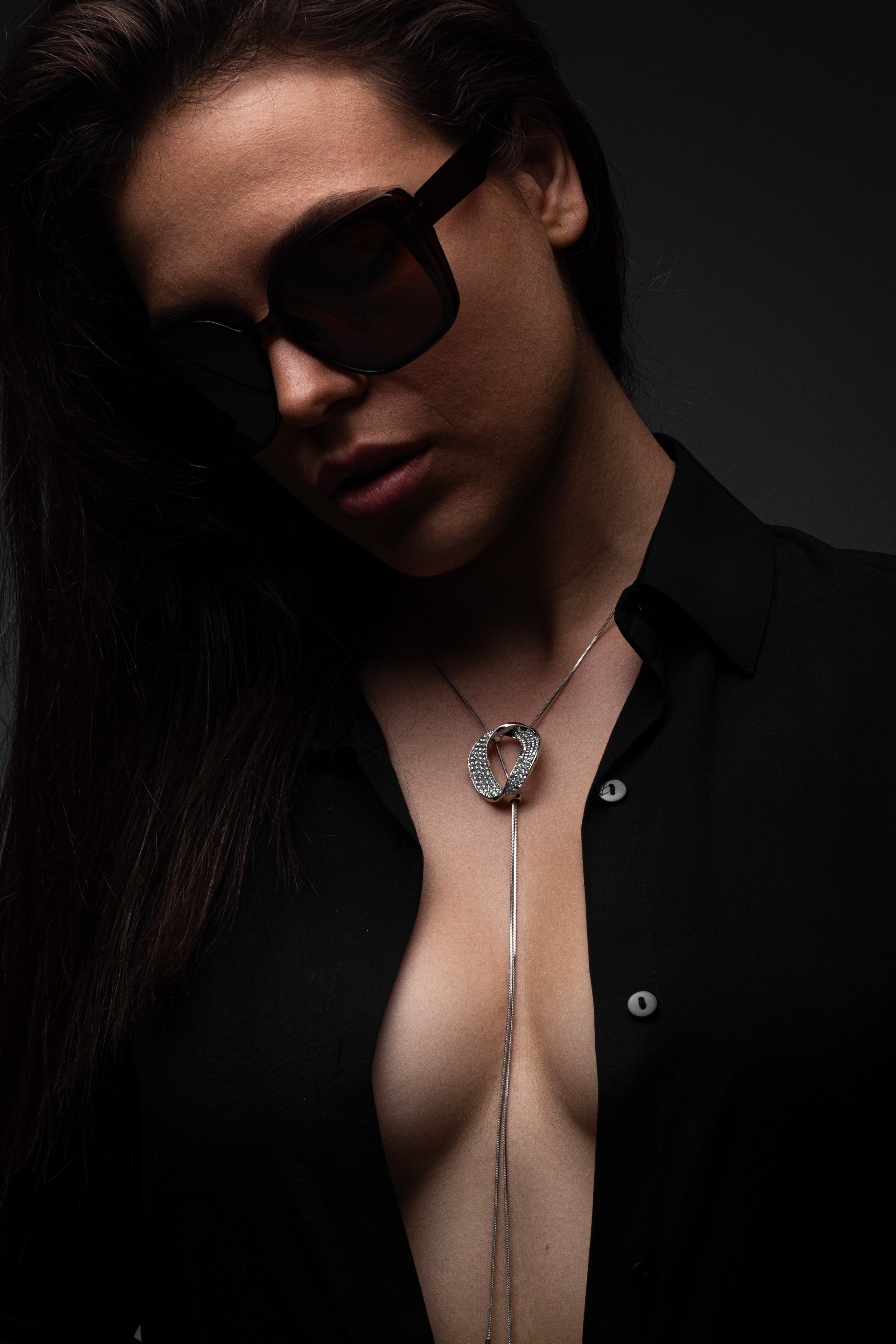 Колье. Фото для маркетплейсов в самых сочных локациях города Сочи