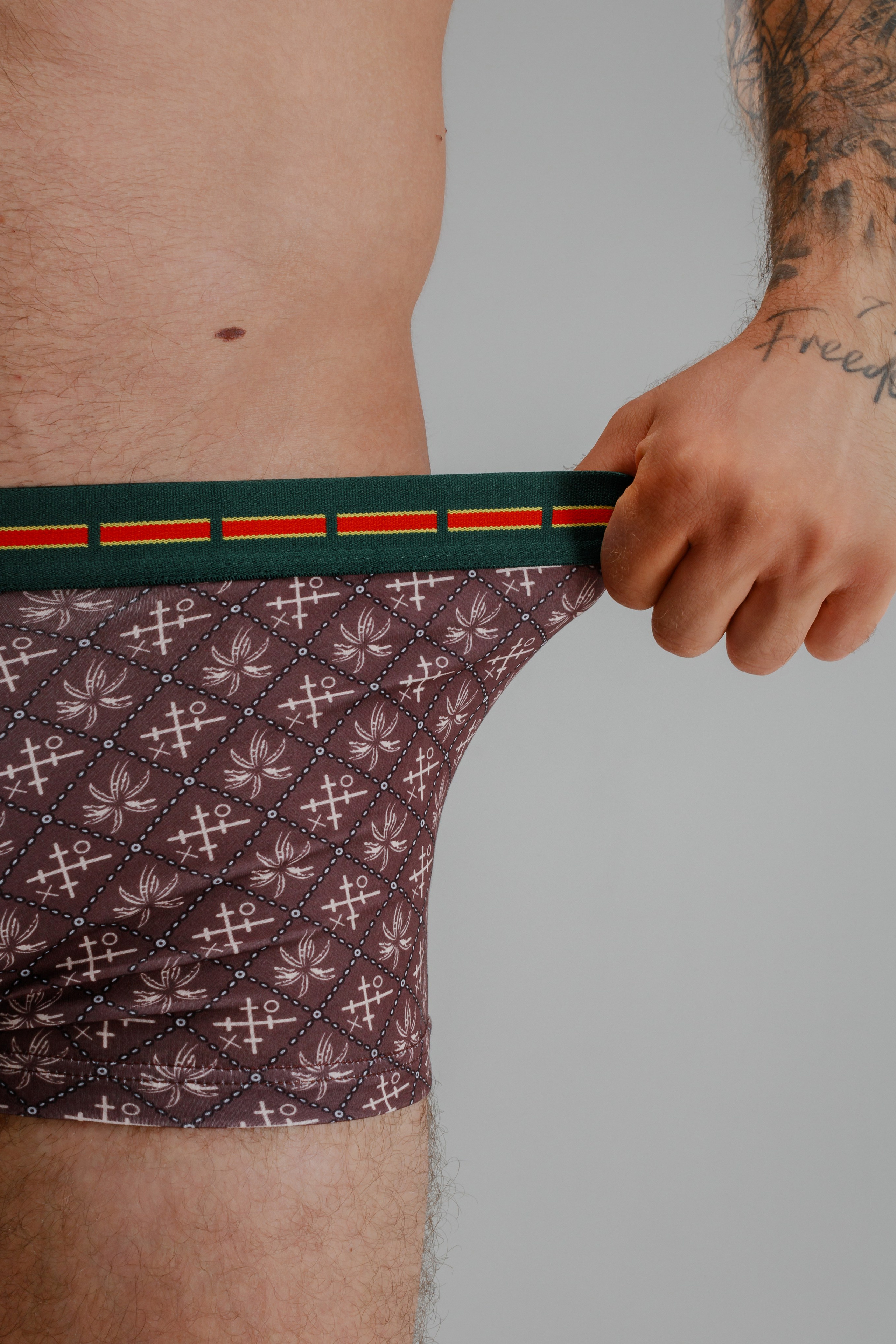 Трусы — Илья. Фото для маркетплейсов в самых сочных локациях города Сочи