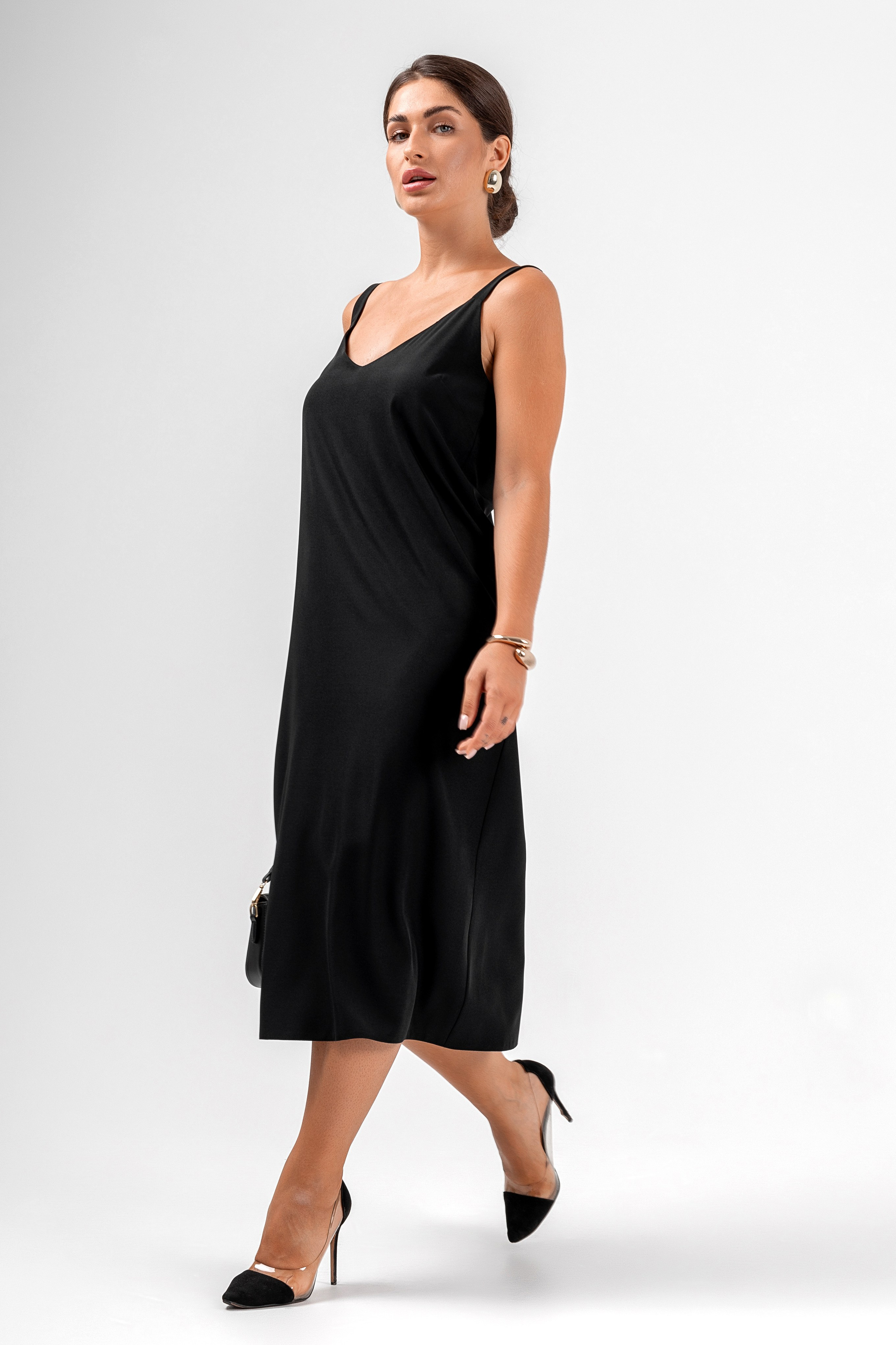 Платья — Карина. Фото для маркетплейсов в самых сочных локациях города Сочи