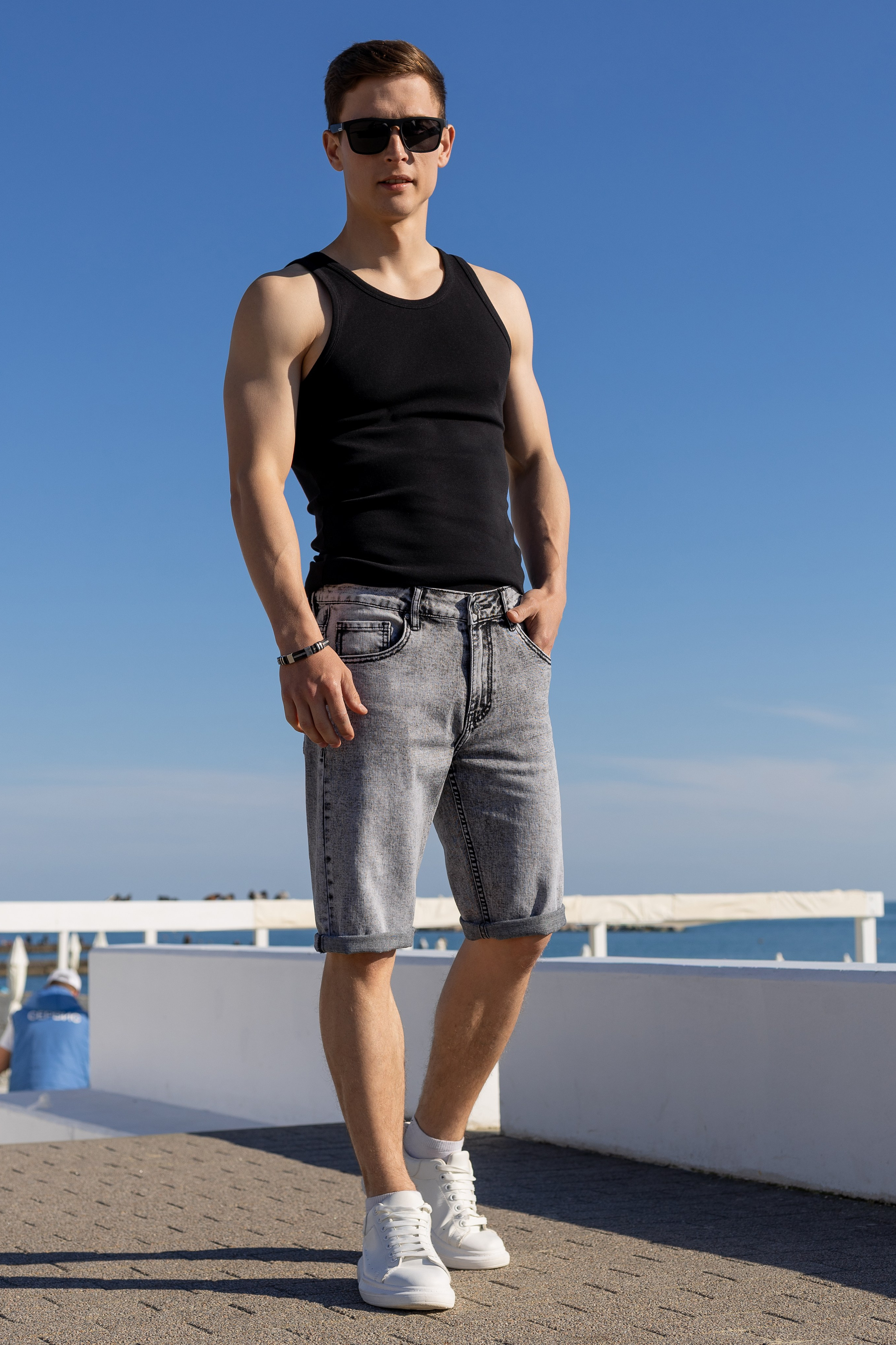 Николай. Стрит съемки для маркетплейсов в Сочи | ИИ контент | fashionprod