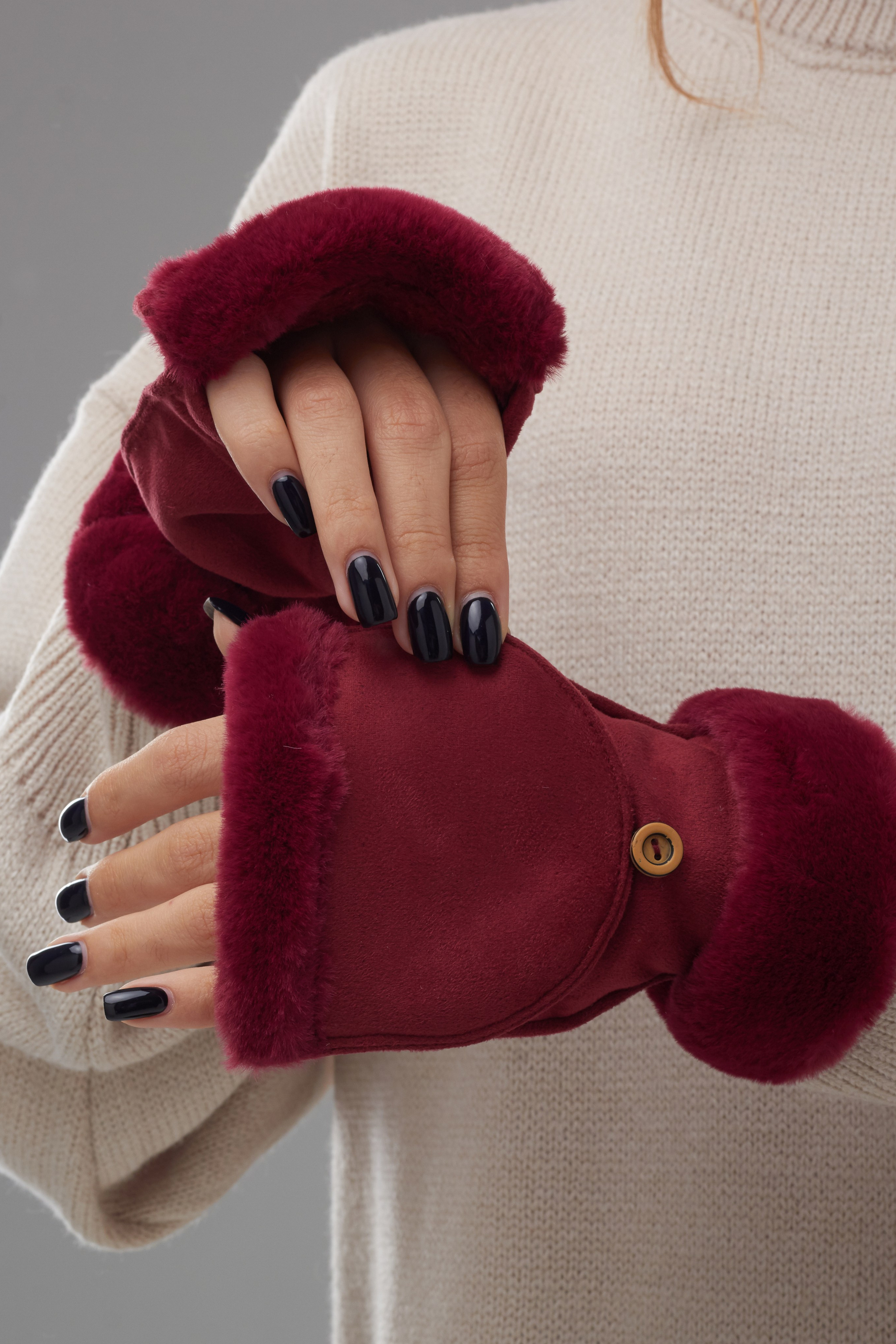 Варежки — Полина. Фото для маркетплейсов в самых сочных локациях города Сочи