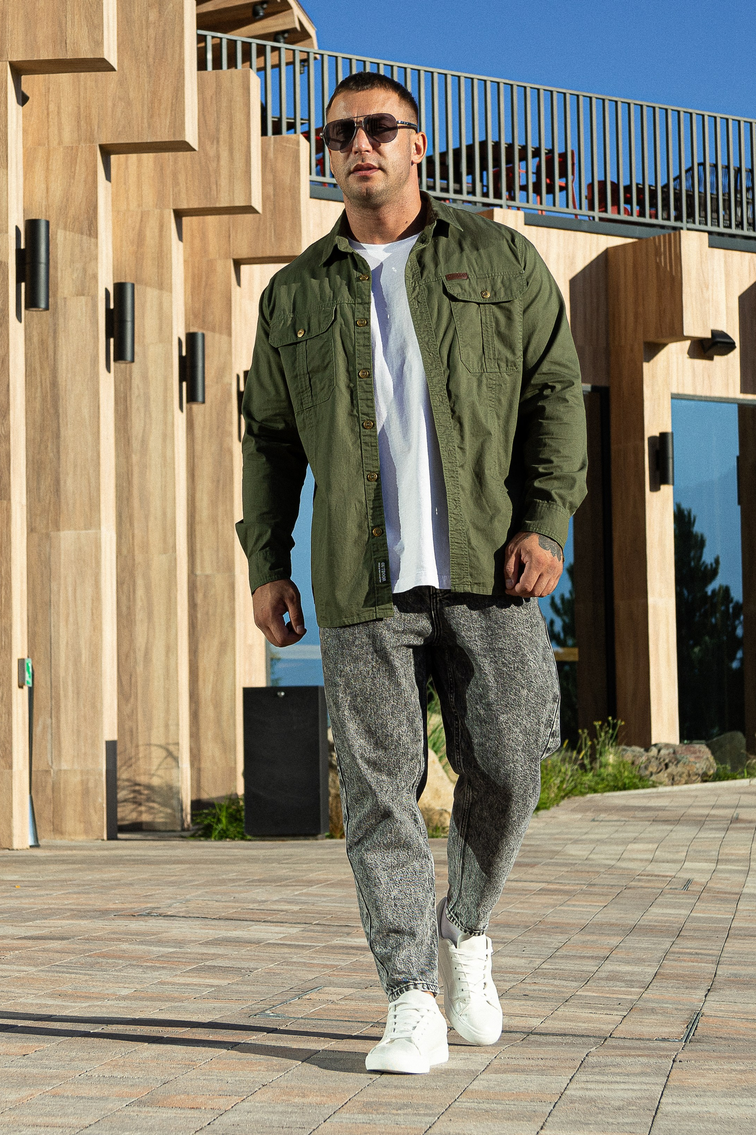 Рубашки. Фото для маркетплейсов в самых сочных локациях города Сочи