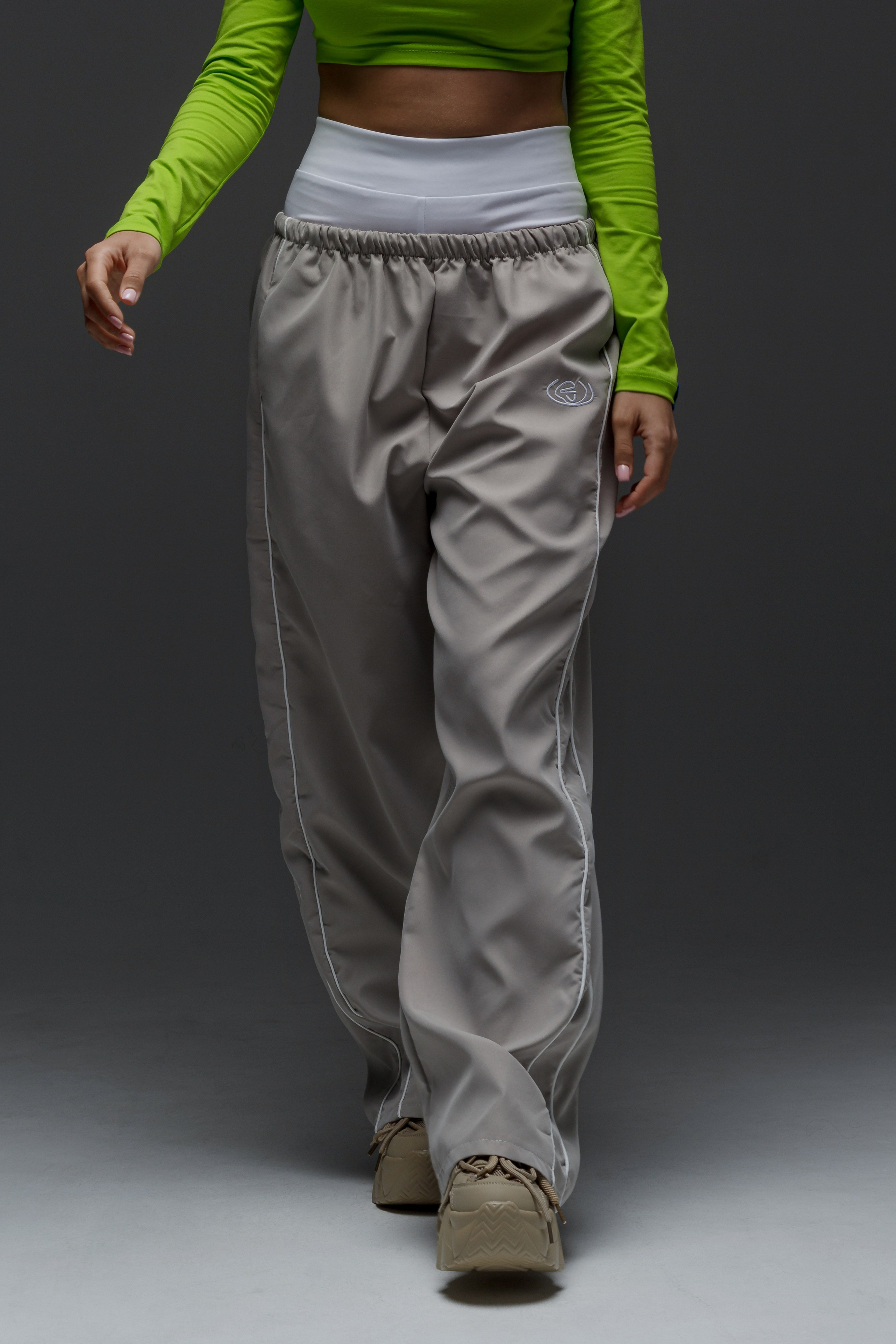 Штаны — Элана. Фото для маркетплейсов в самых сочных локациях города Сочи