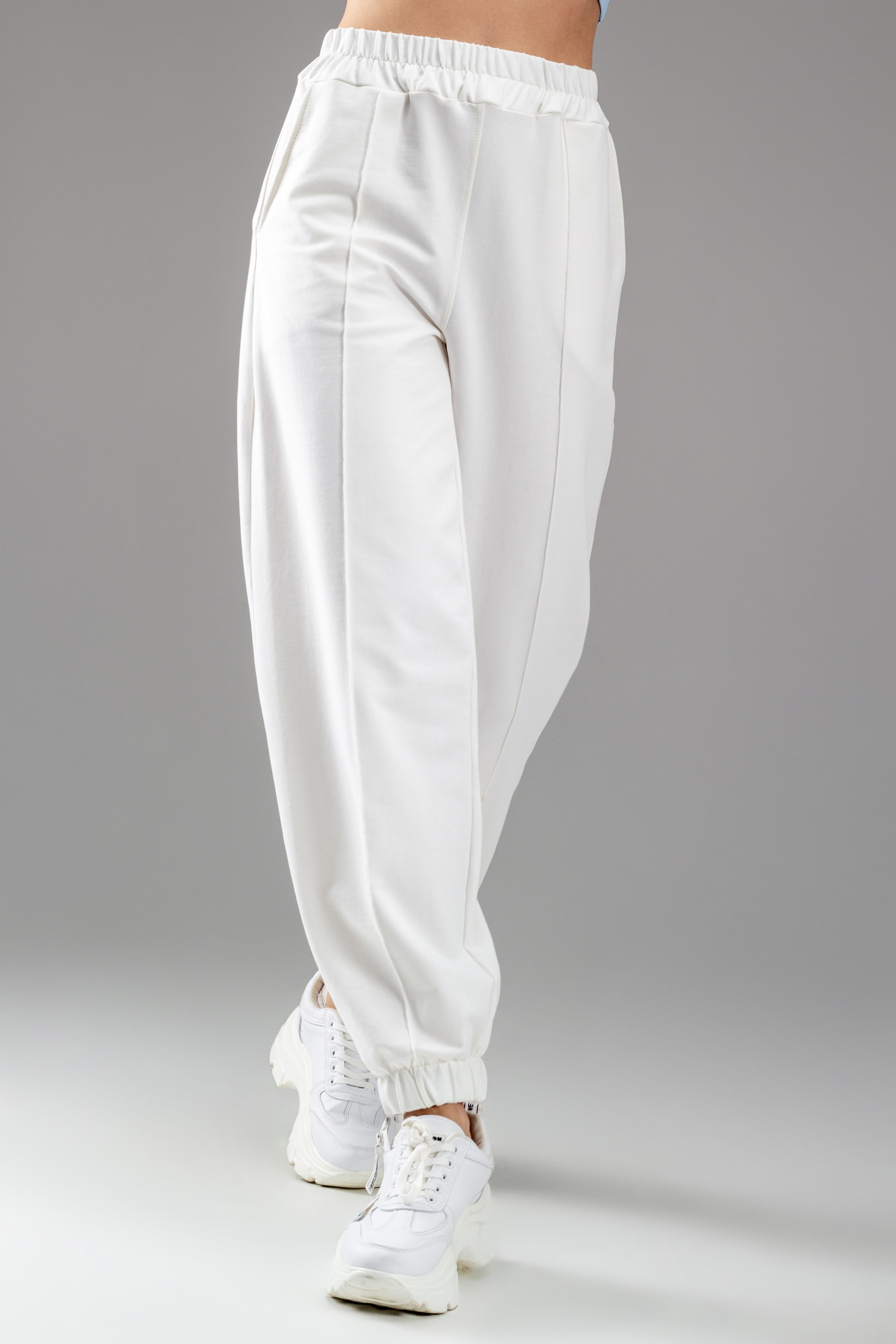 Джоггеры — Вика. Фото для маркетплейсов в самых сочных локациях города Сочи