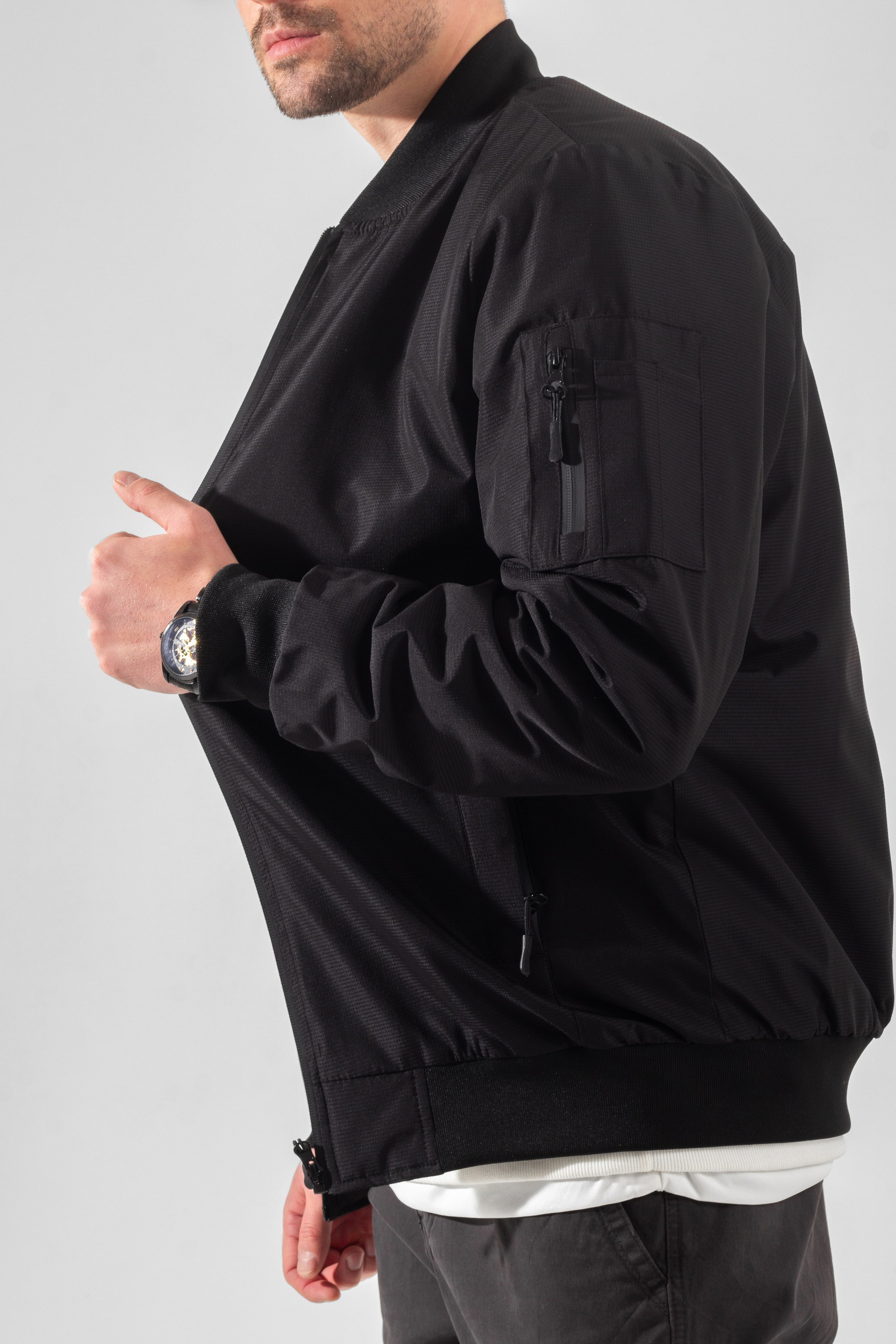 Бомбер — Денис. Фото для маркетплейсов в самых сочных локациях города Сочи