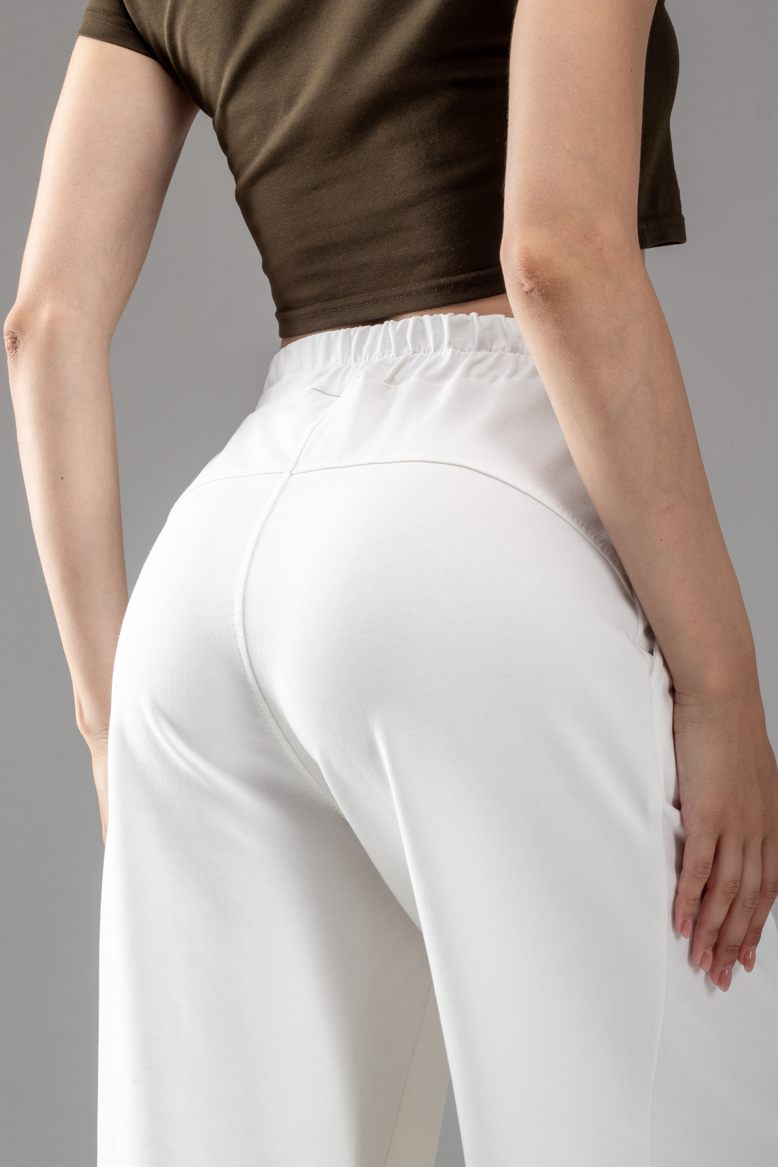 Джоггеры — Вика. Фото для маркетплейсов в самых сочных локациях города Сочи