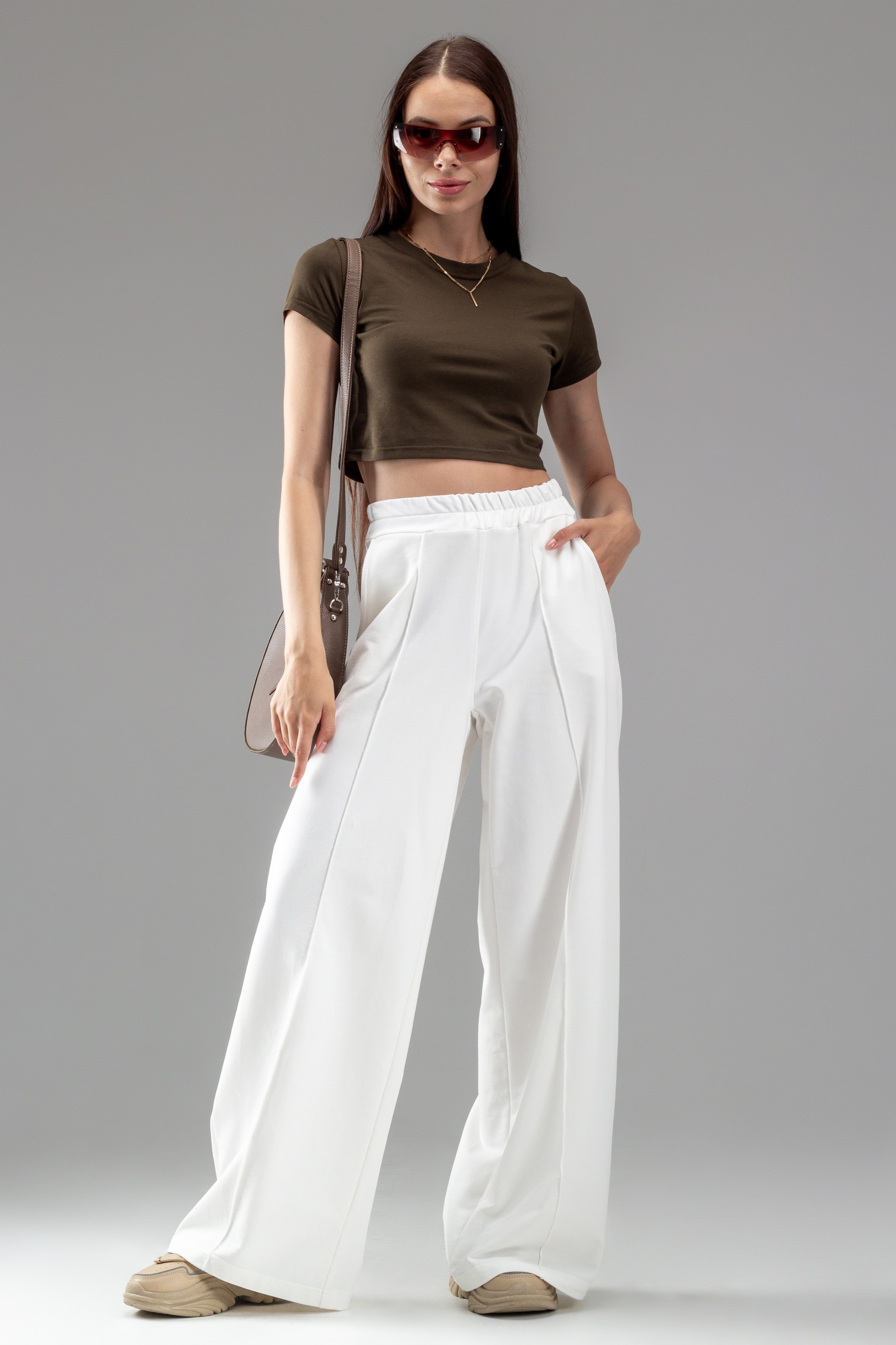 Джоггеры — Вика. Фото для маркетплейсов в самых сочных локациях города Сочи