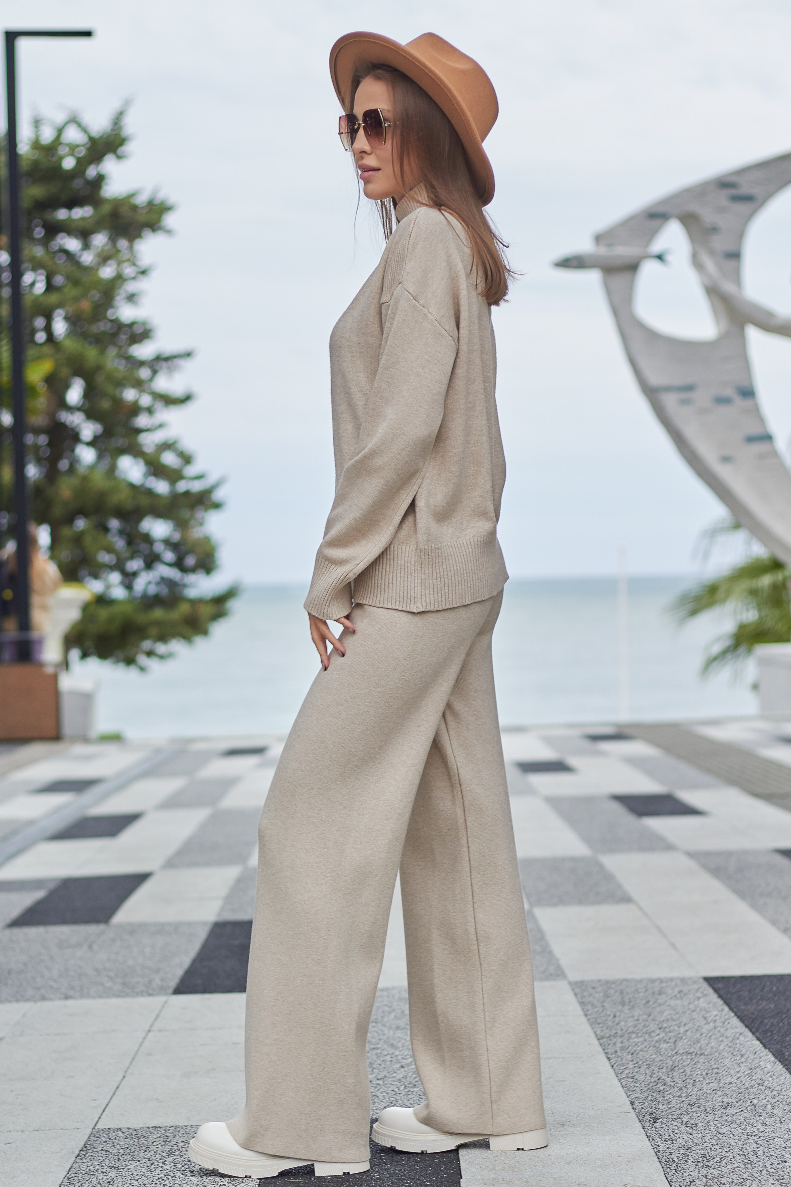 Костюм. Фото для маркетплейсов в самых сочных локациях города Сочи