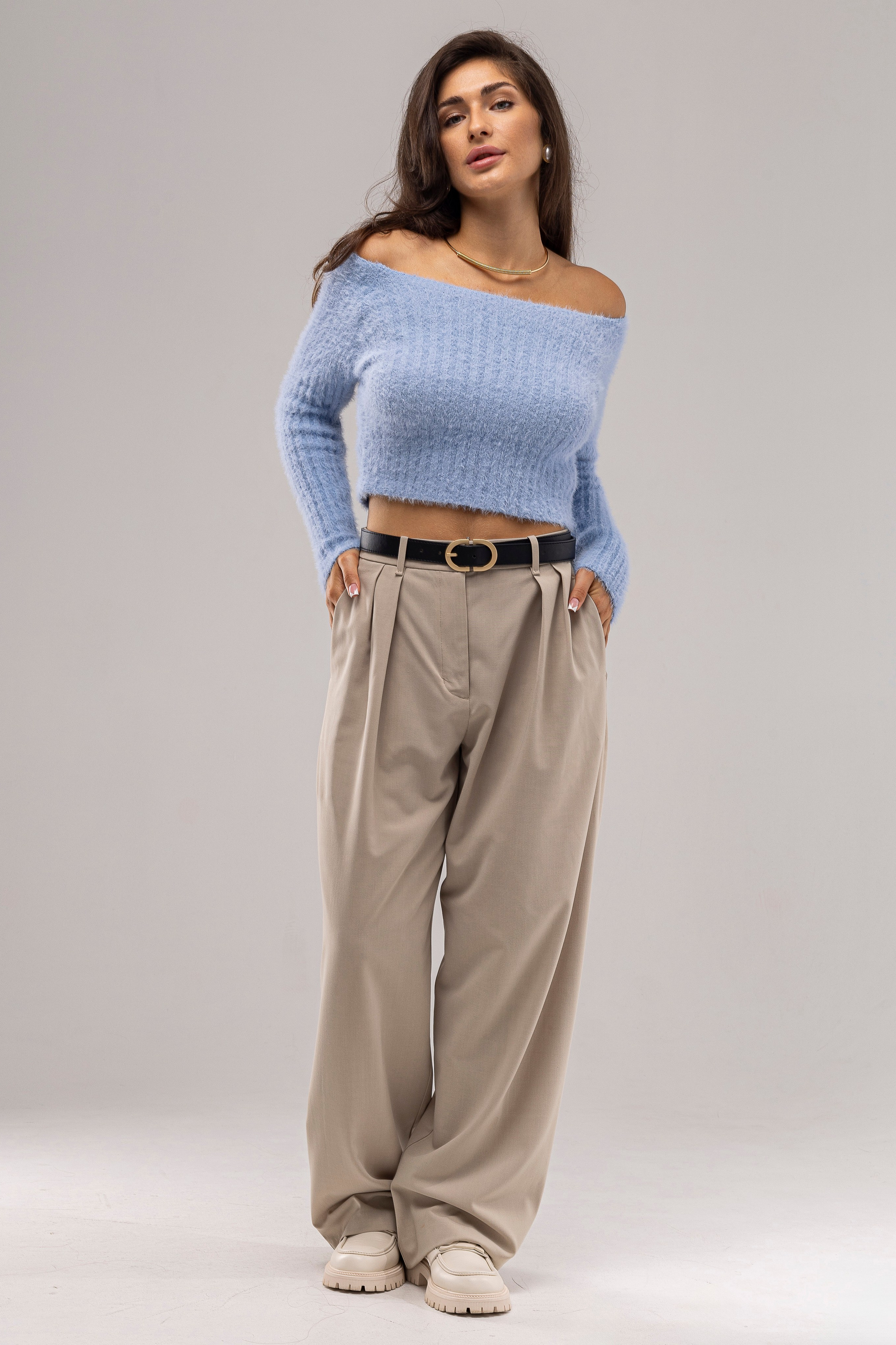 Свитер. Фото для маркетплейсов в самых сочных локациях города Сочи