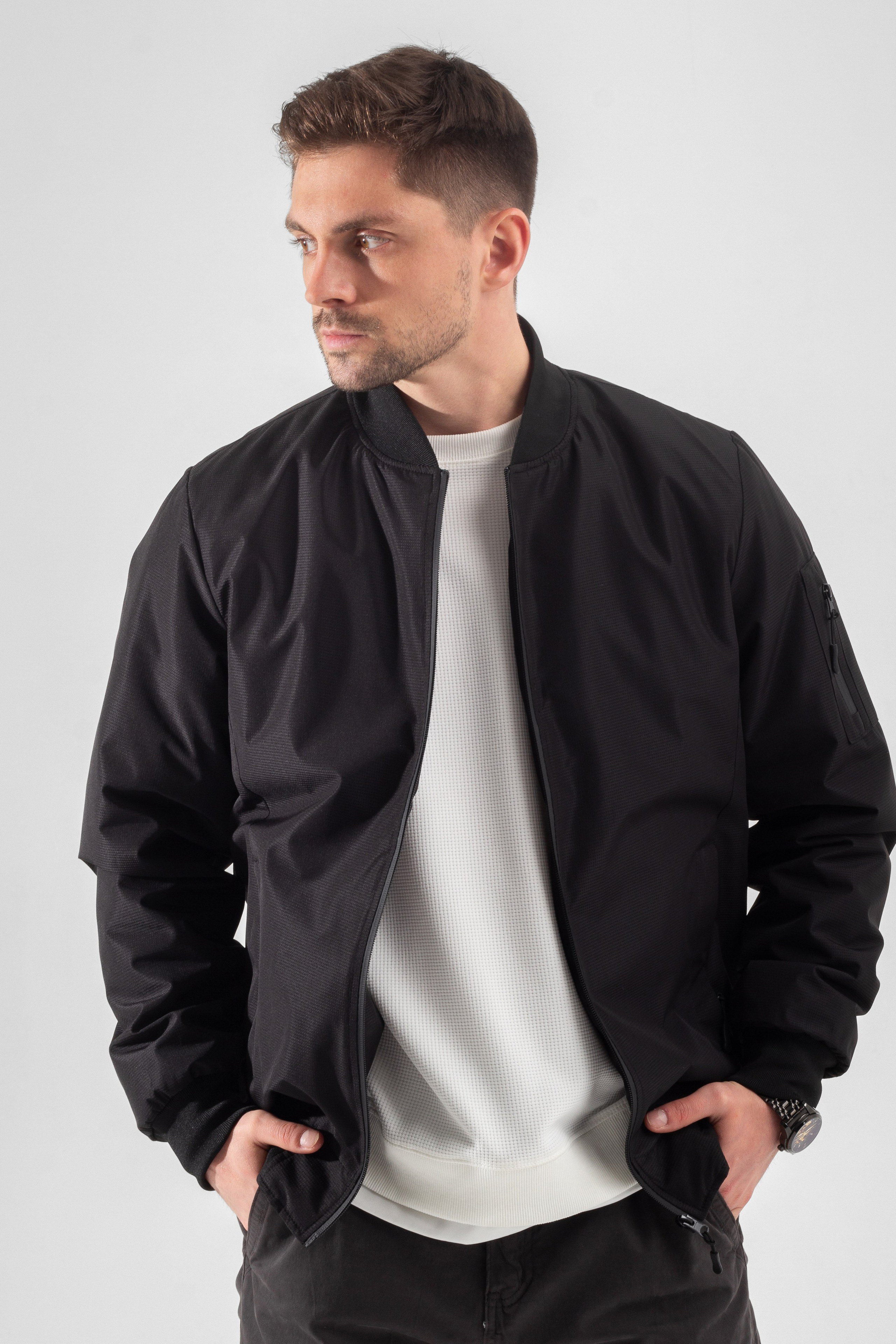 Бомбер — Денис