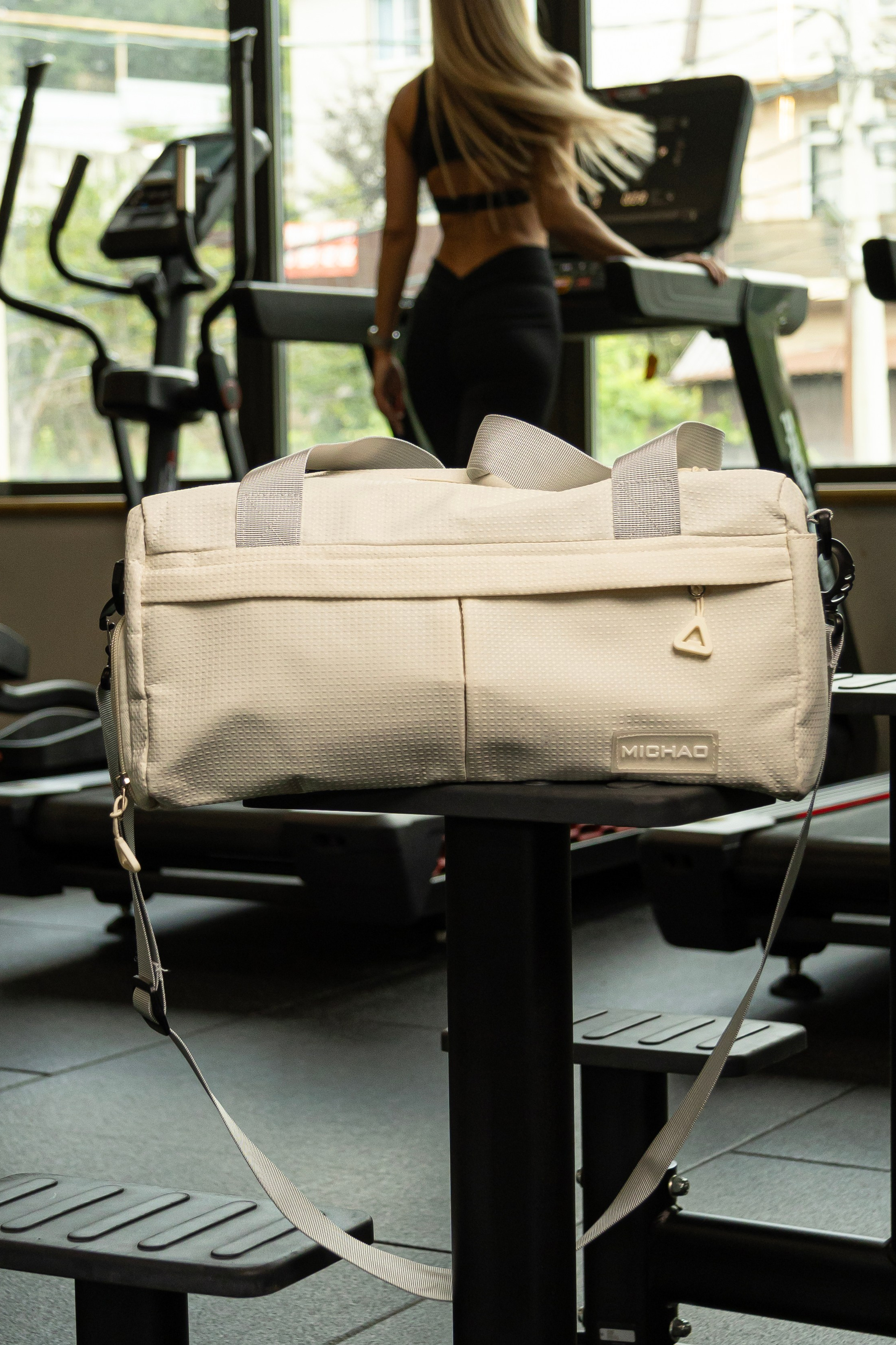 Спортивная сумка. Фото для маркетплейсов в самых сочных локациях города Сочи