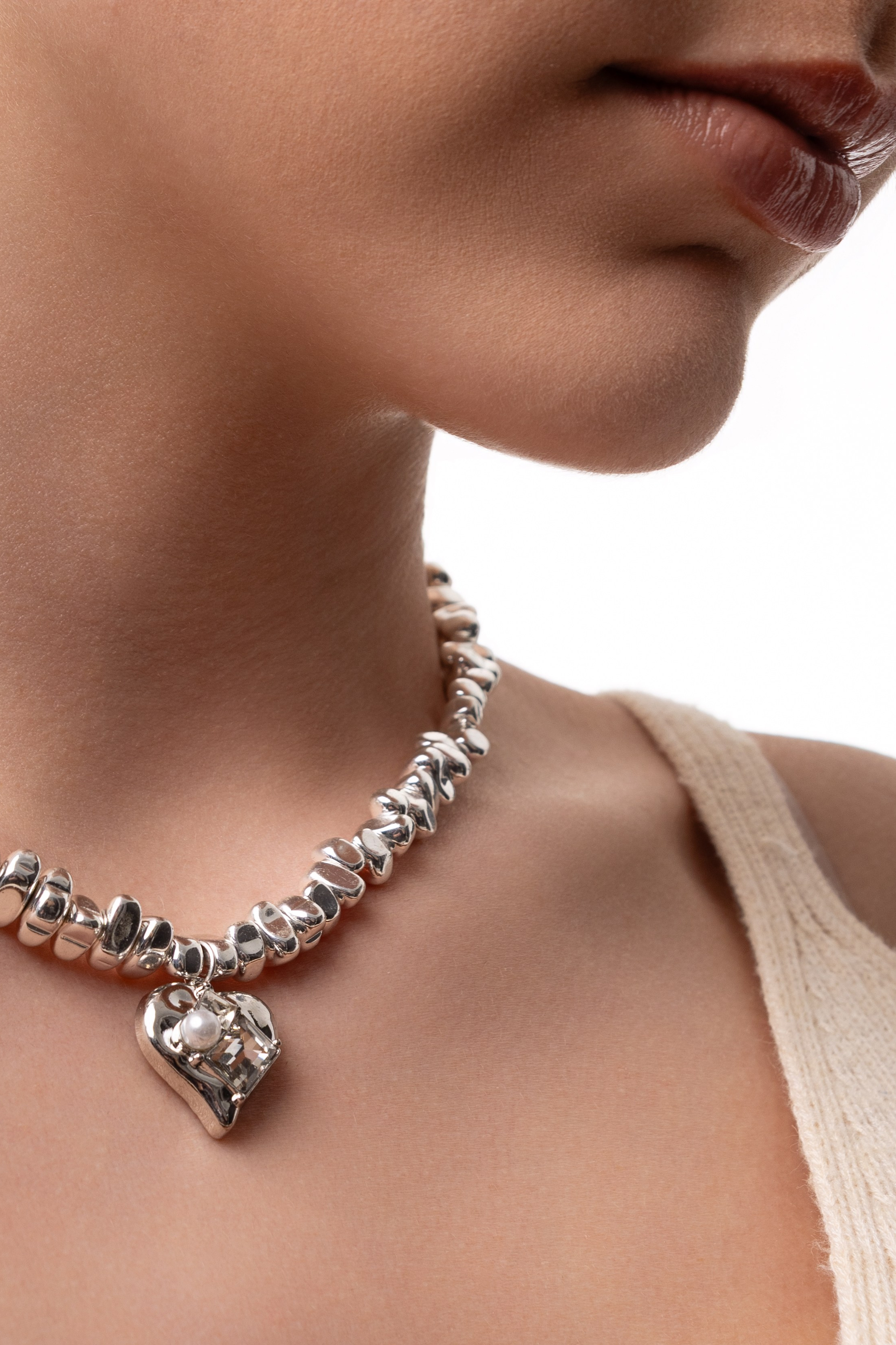 Колье. Фото для маркетплейсов в самых сочных локациях города Сочи