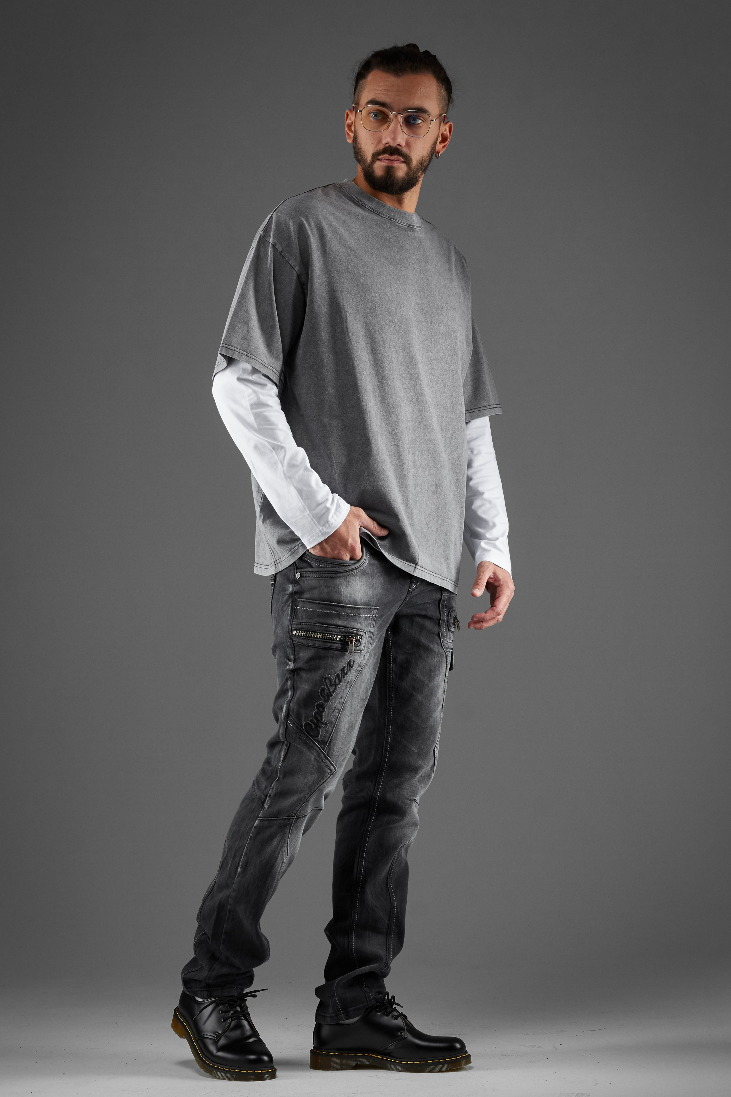 Джинсы — Сергей. Фото для маркетплейсов в самых сочных локациях города Сочи