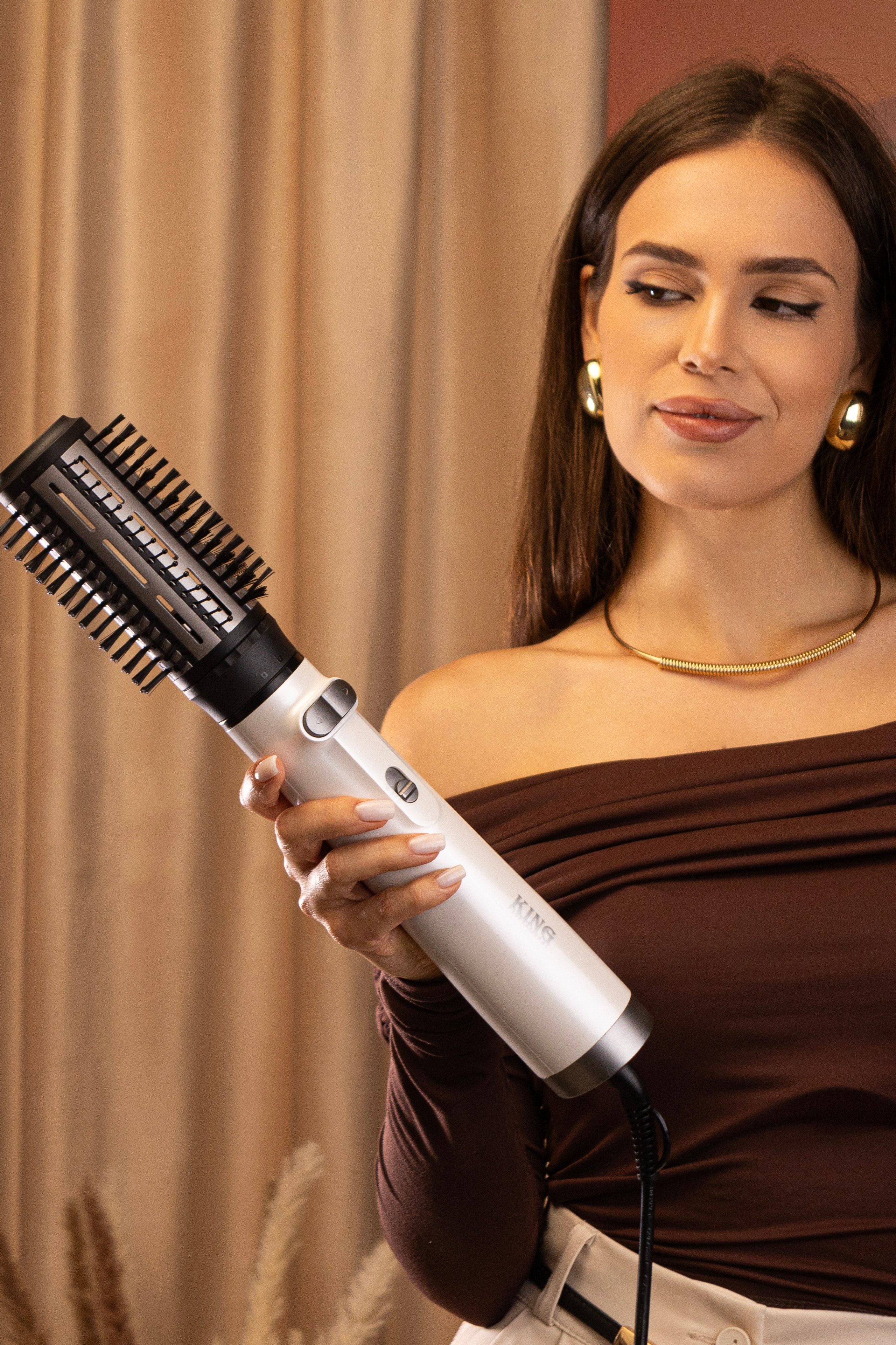 Фен щетка. Фото для маркетплейсов в самых сочных локациях города Сочи