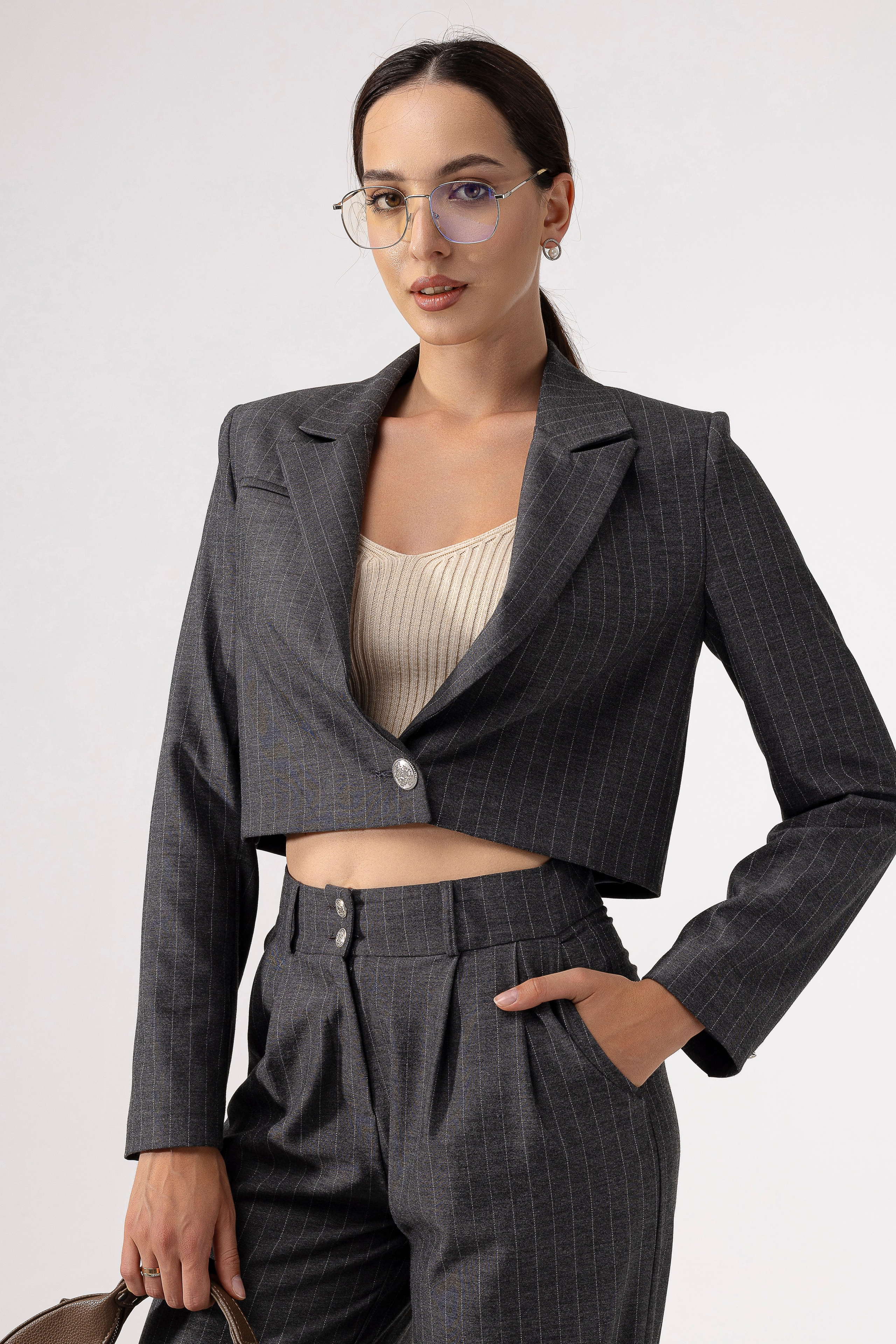 Костюм — Даша. Фото для маркетплейсов в самых сочных локациях города Сочи