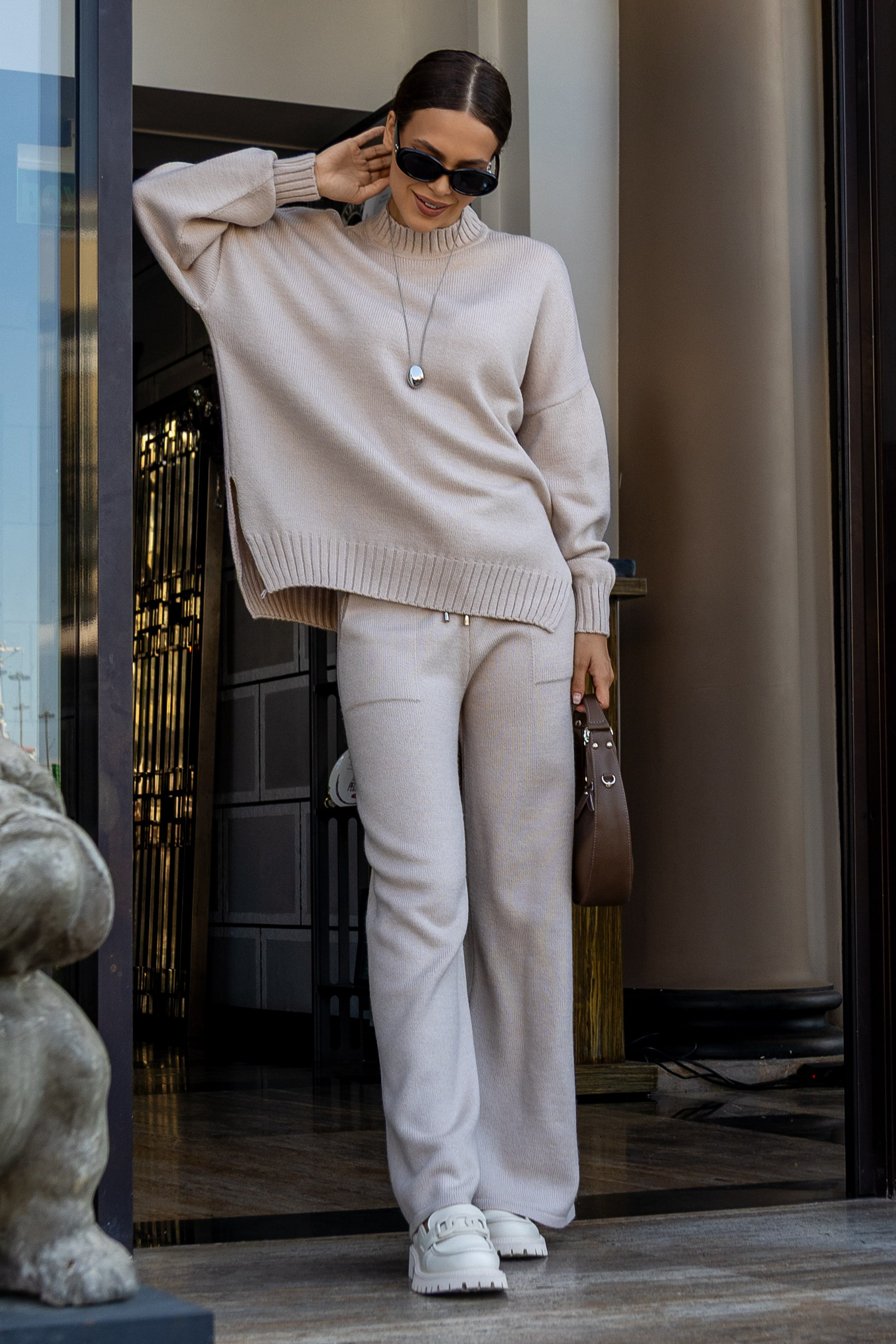 Костюм. Фото для маркетплейсов в самых сочных локациях города Сочи