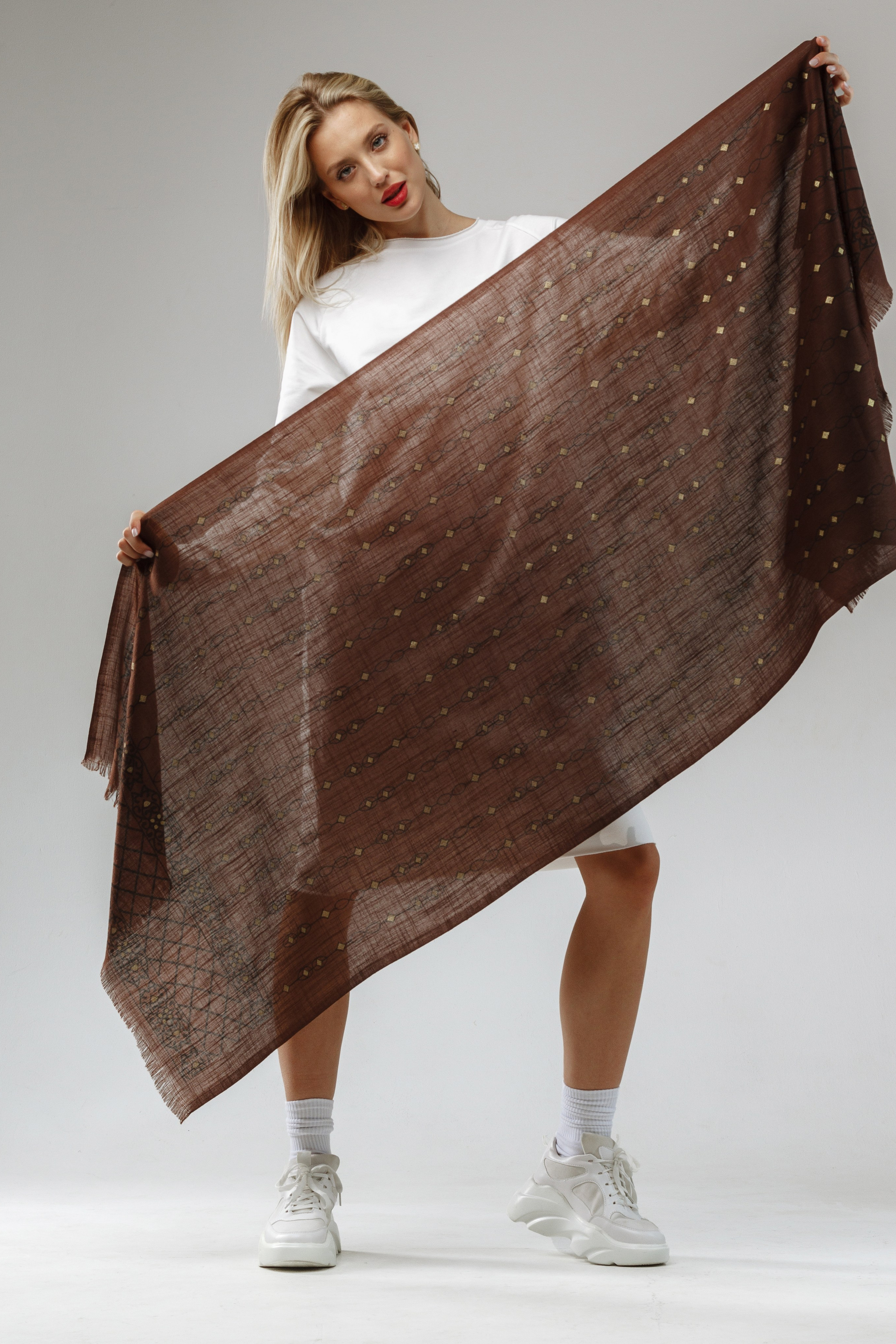 Платки — Лиза В. Фото для маркетплейсов в самых сочных локациях города Сочи