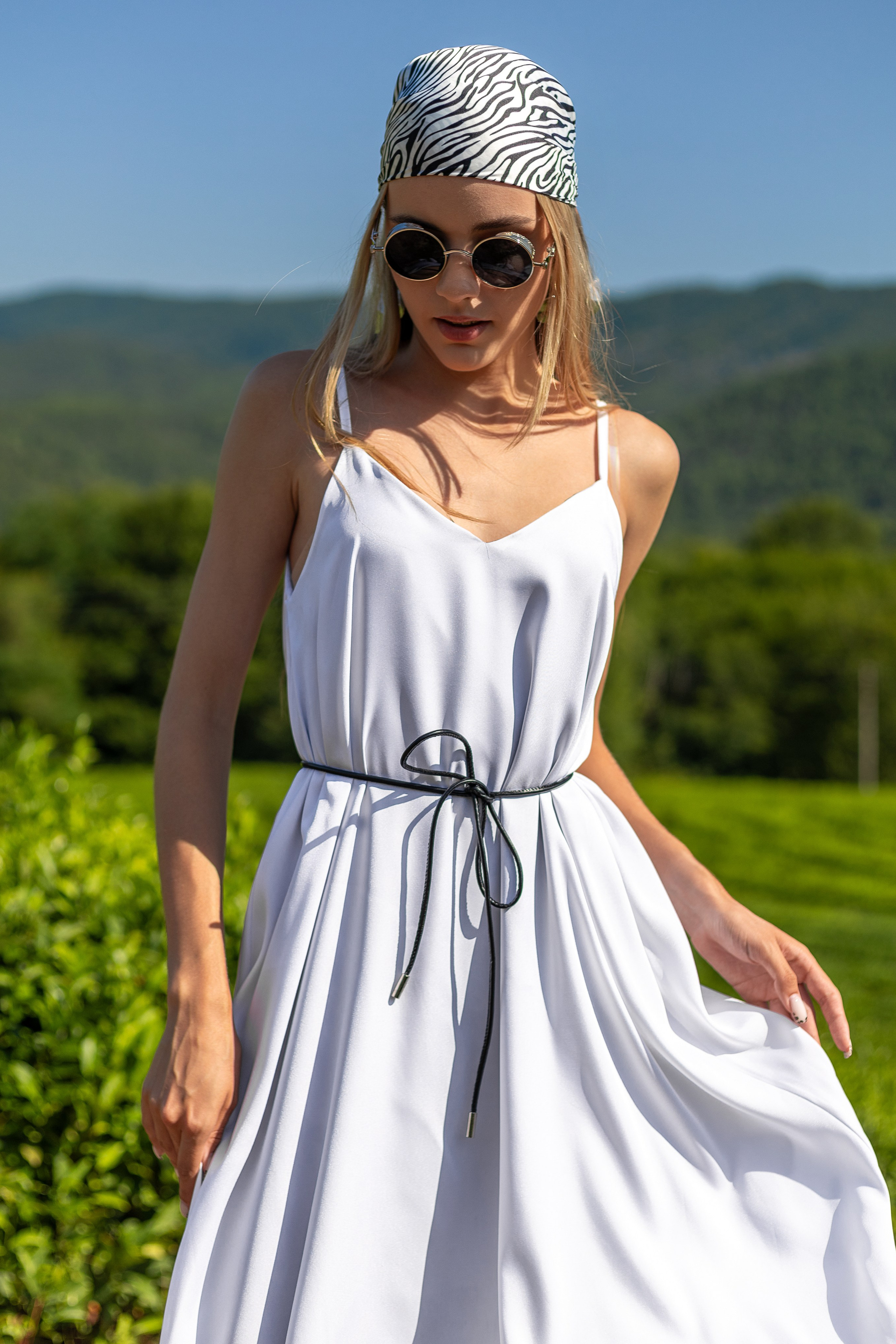 Платье. Фото для маркетплейсов в самых сочных локациях города Сочи