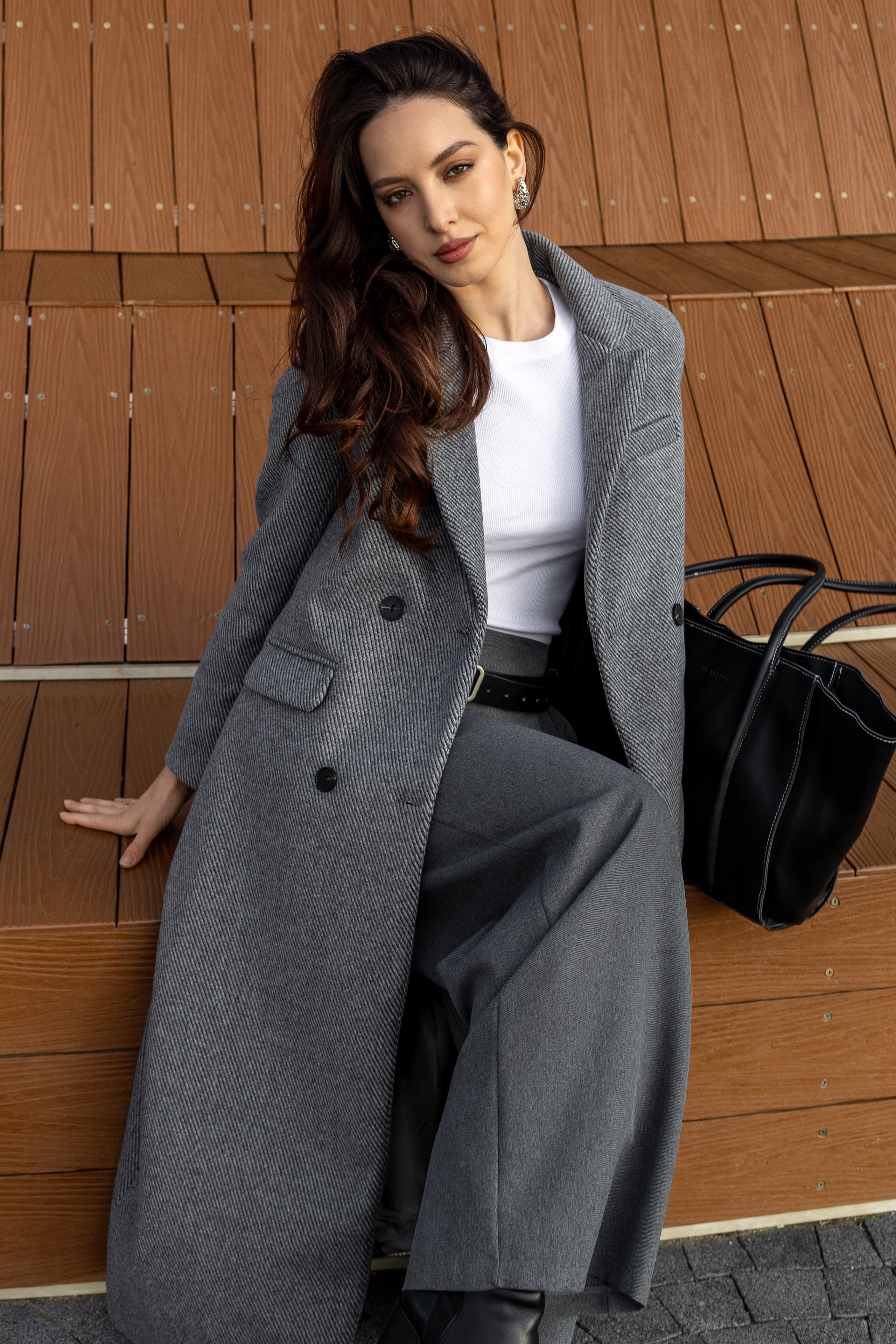 Пальто. Фото для маркетплейсов в самых сочных локациях города Сочи