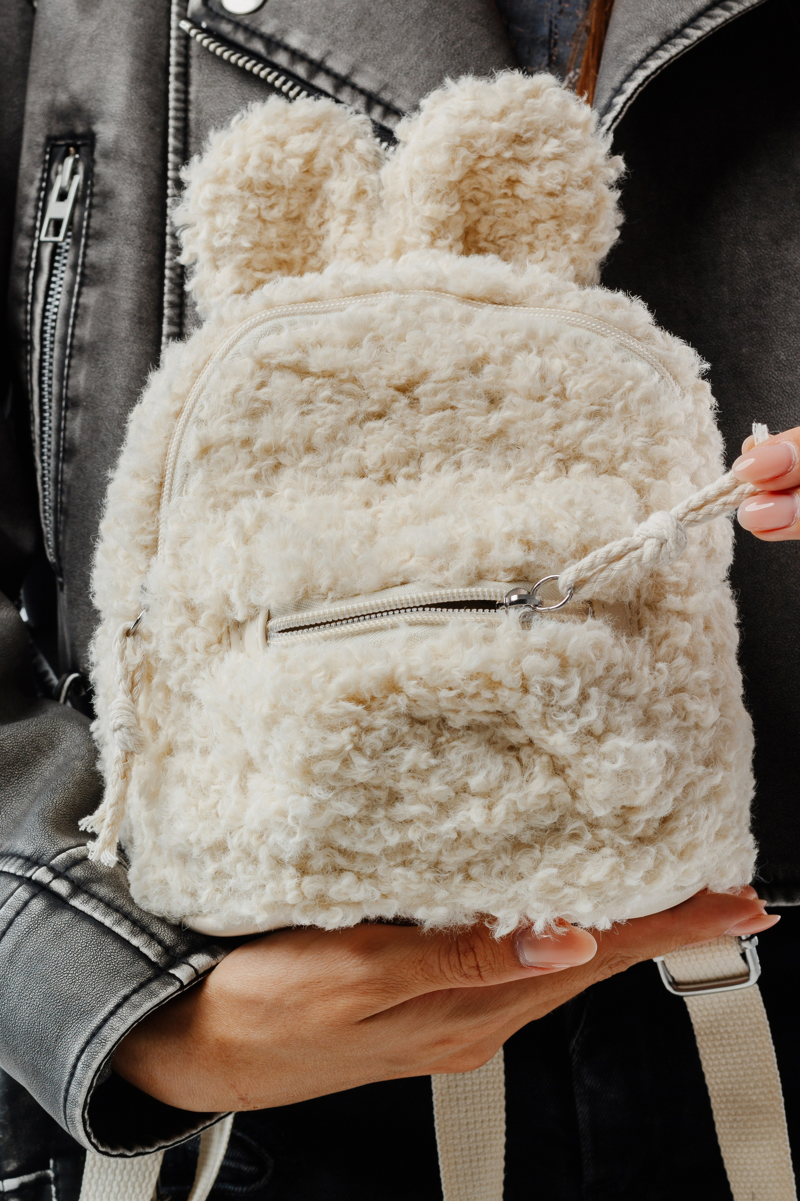 Рюкзаки — Полина. Фото для маркетплейсов в самых сочных локациях города Сочи