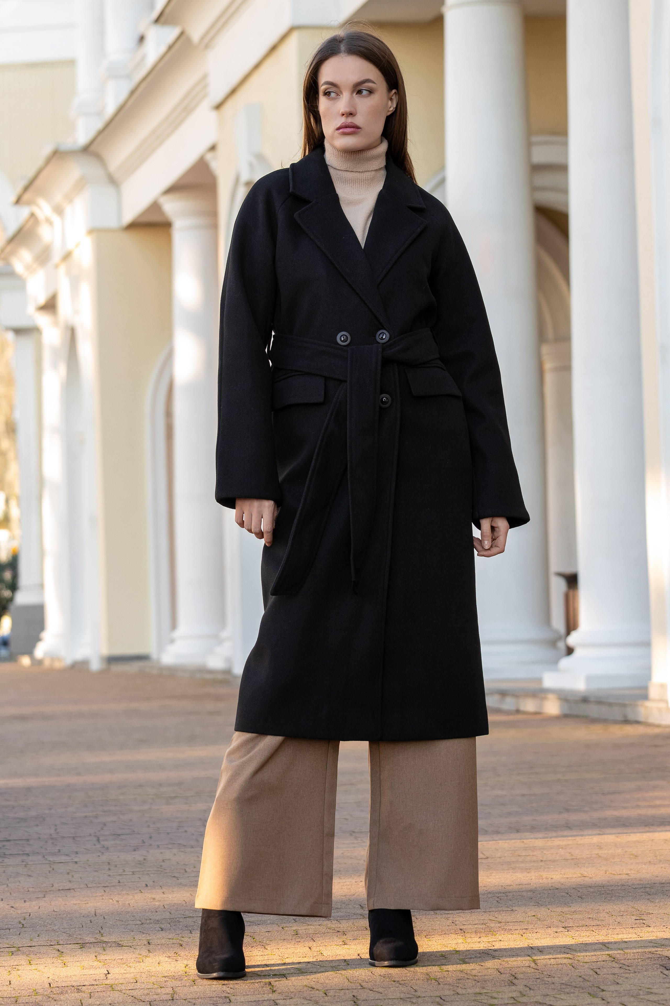 Пальто. Фото для маркетплейсов в самых сочных локациях города Сочи