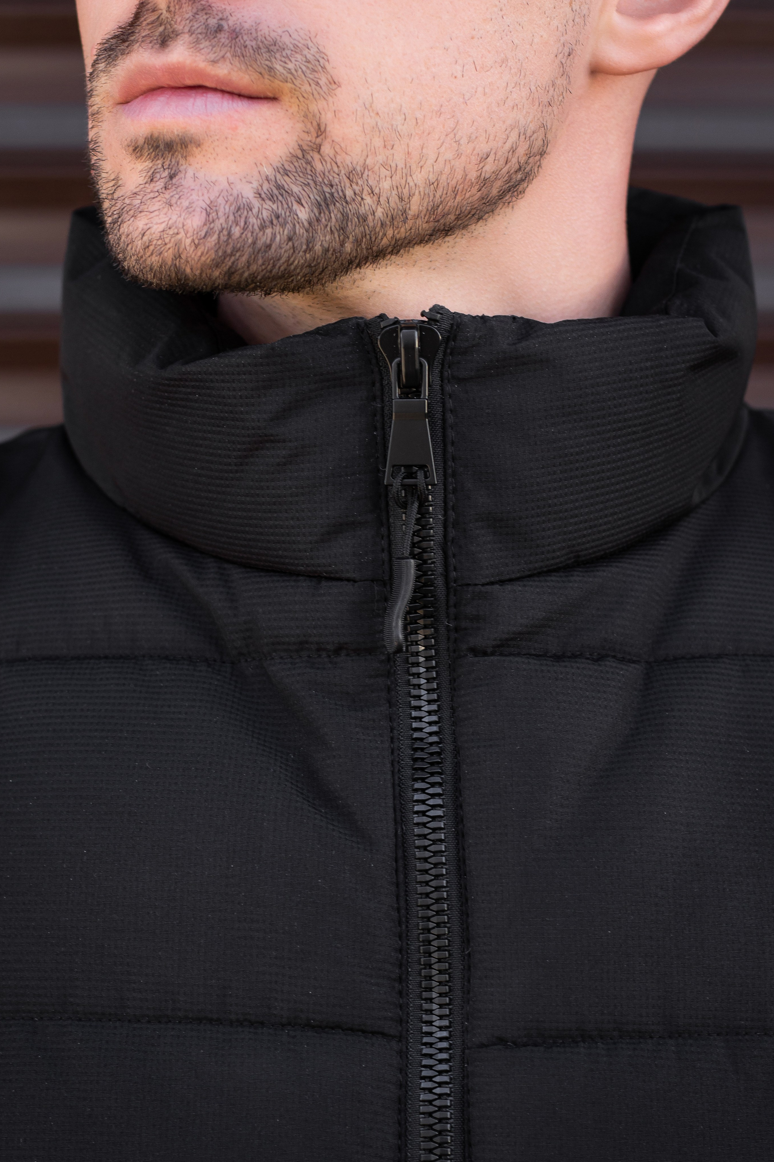 Жилетка — Денис. Фото для маркетплейсов в самых сочных локациях города Сочи