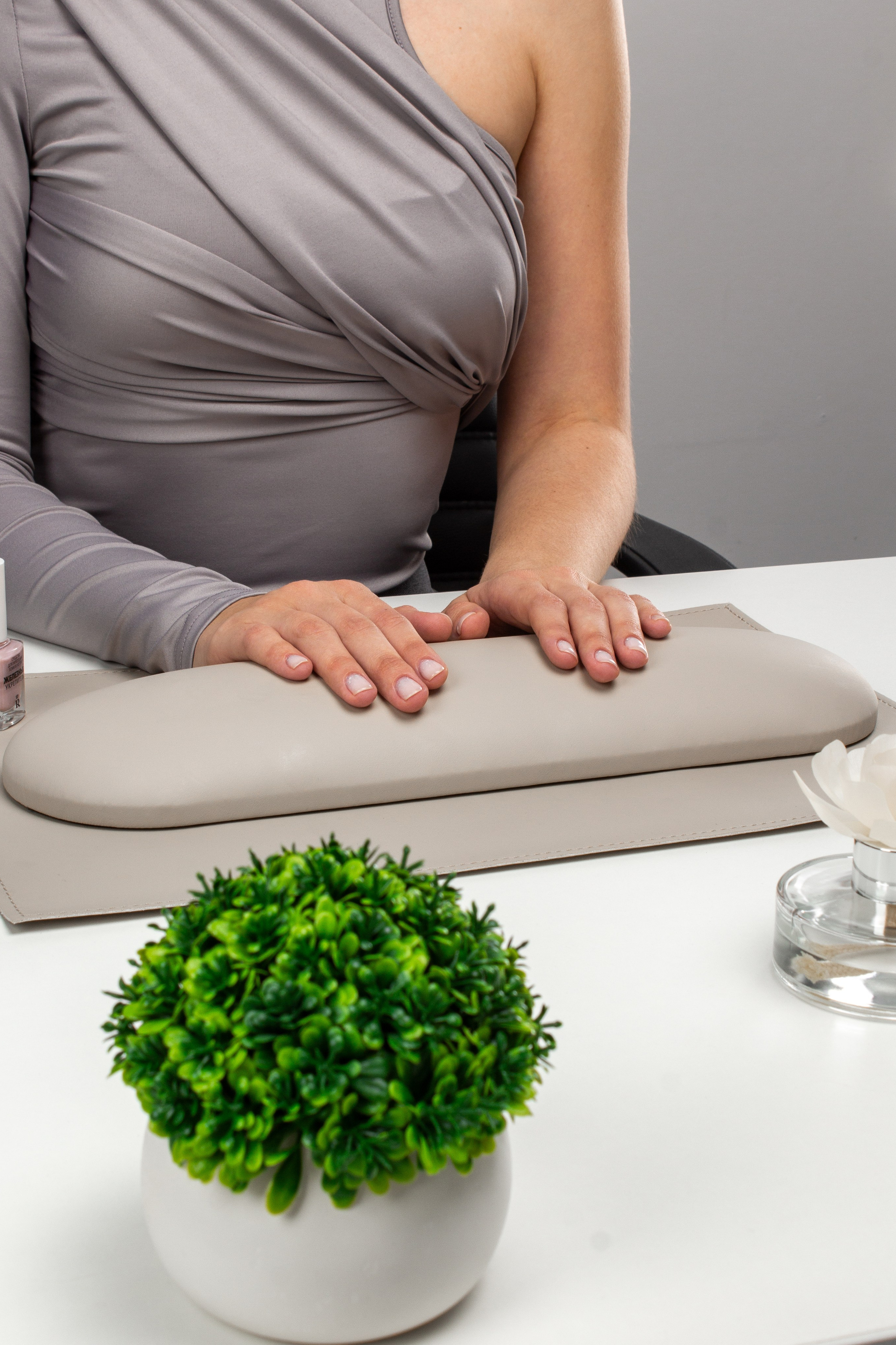 Маникюрница — Каролина. Фото для маркетплейсов в самых сочных локациях города Сочи