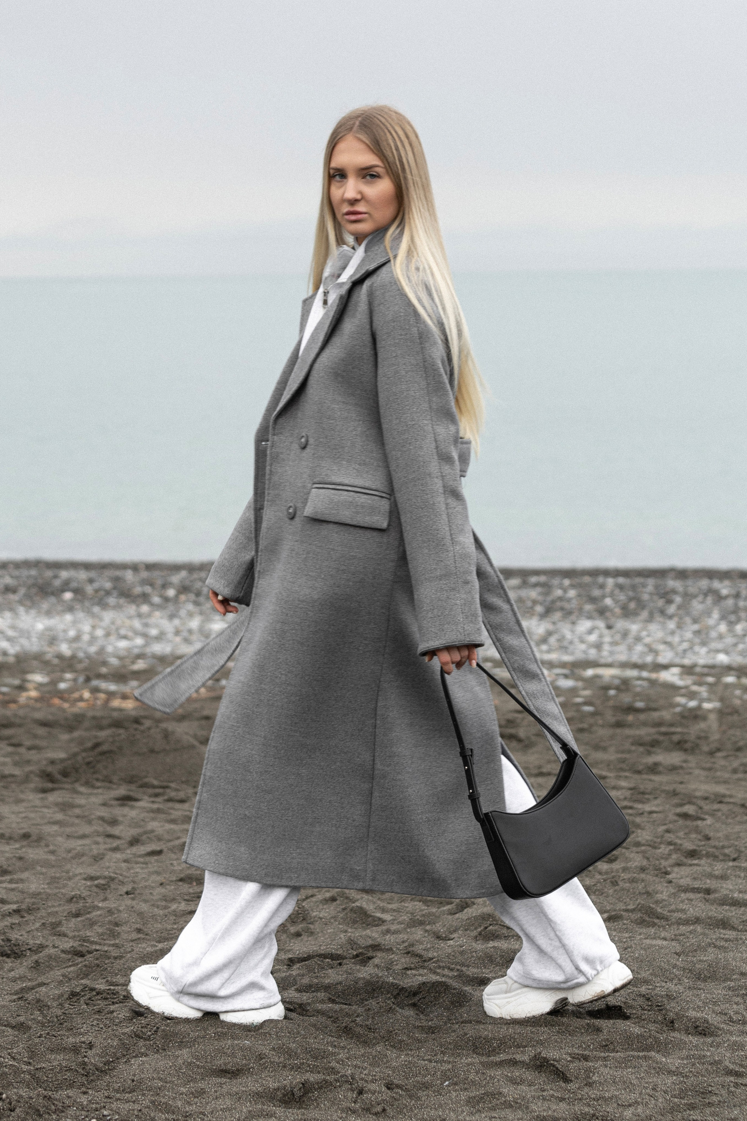 Пальто. Фото для маркетплейсов в самых сочных локациях города Сочи