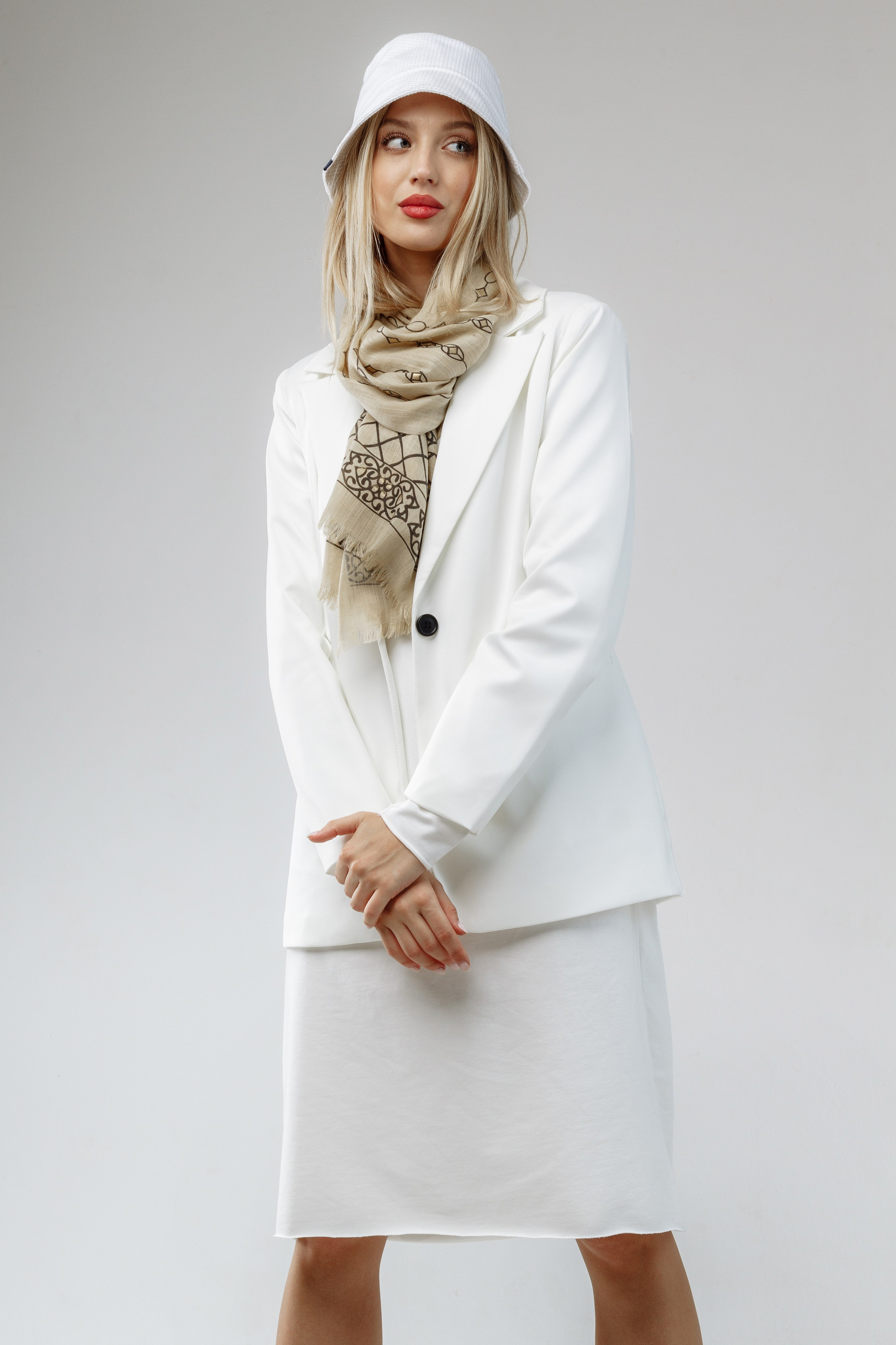 Платки — Лиза В. Фото для маркетплейсов в самых сочных локациях города Сочи