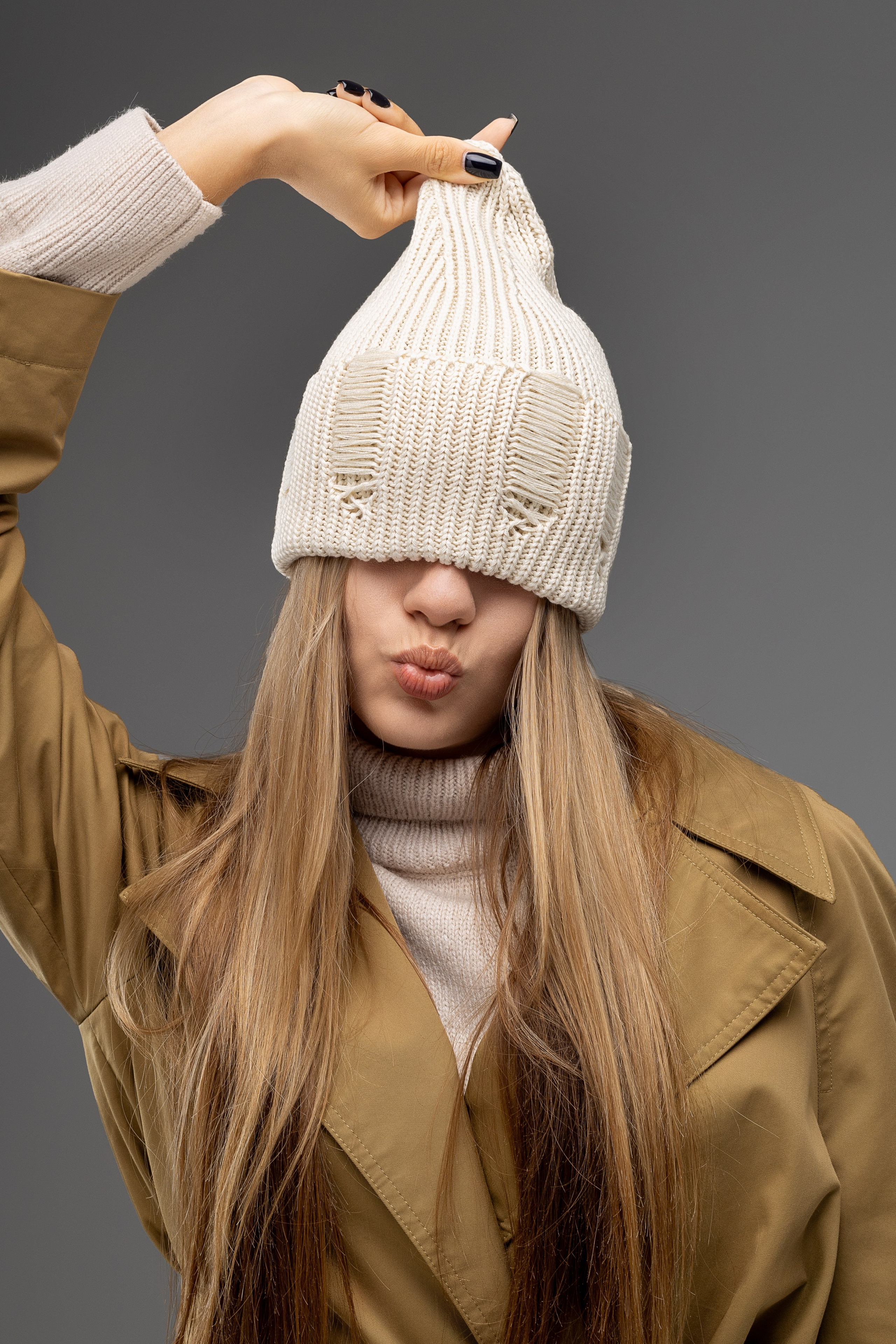 Шапки. Фото для маркетплейсов в самых сочных локациях города Сочи