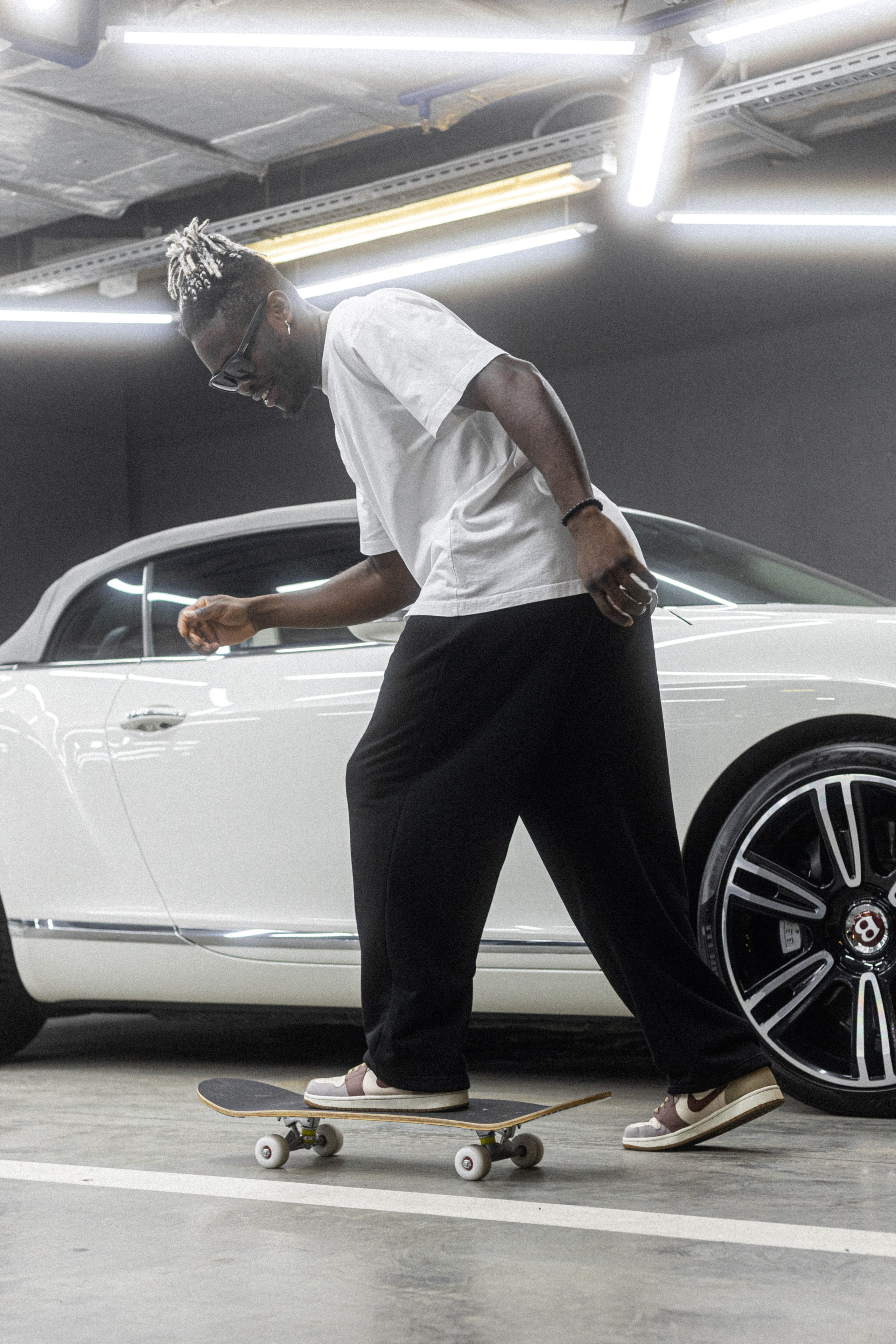 Штаны. Фото для маркетплейсов в самых сочных локациях города Сочи