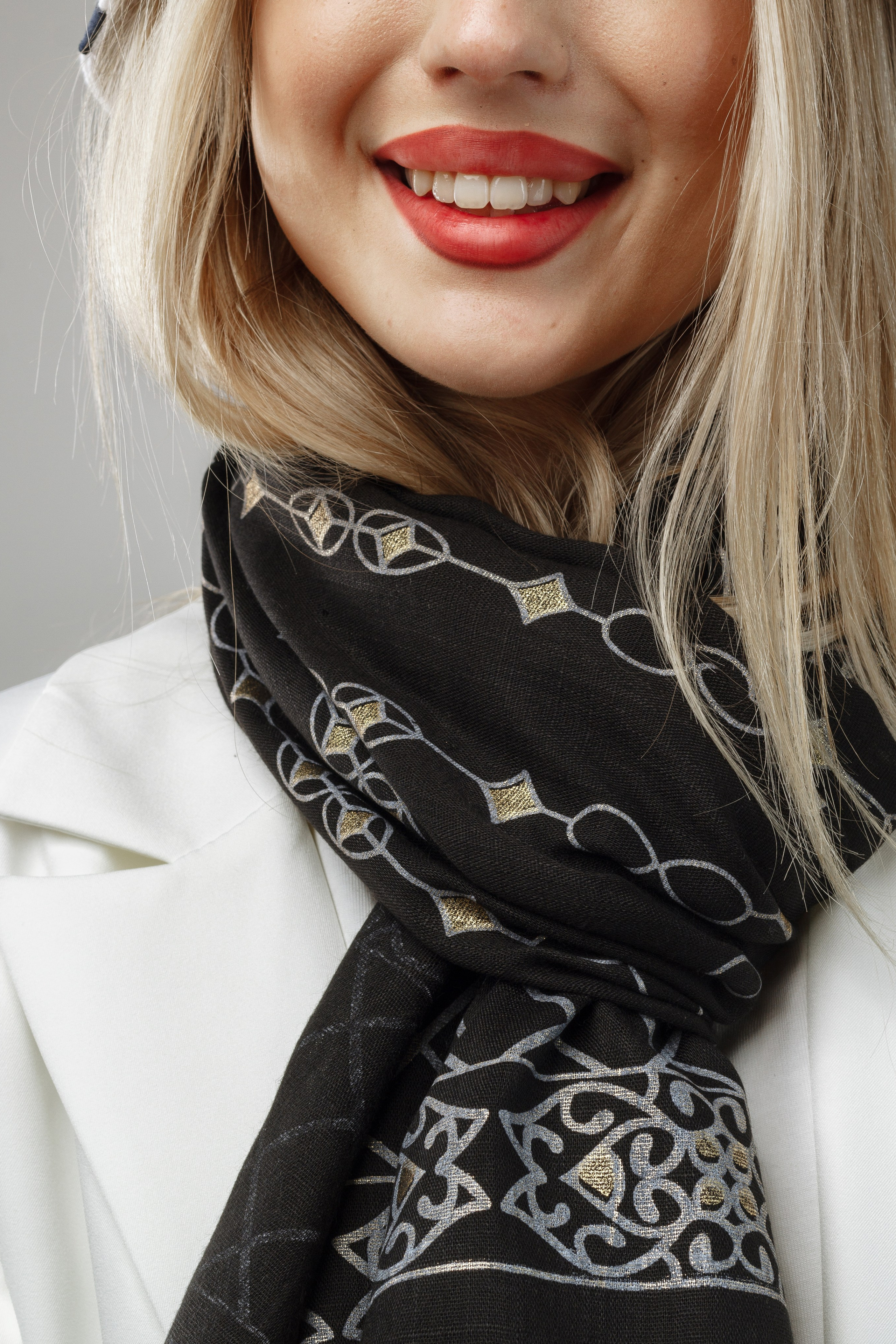 Платки — Лиза В. Фото для маркетплейсов в самых сочных локациях города Сочи