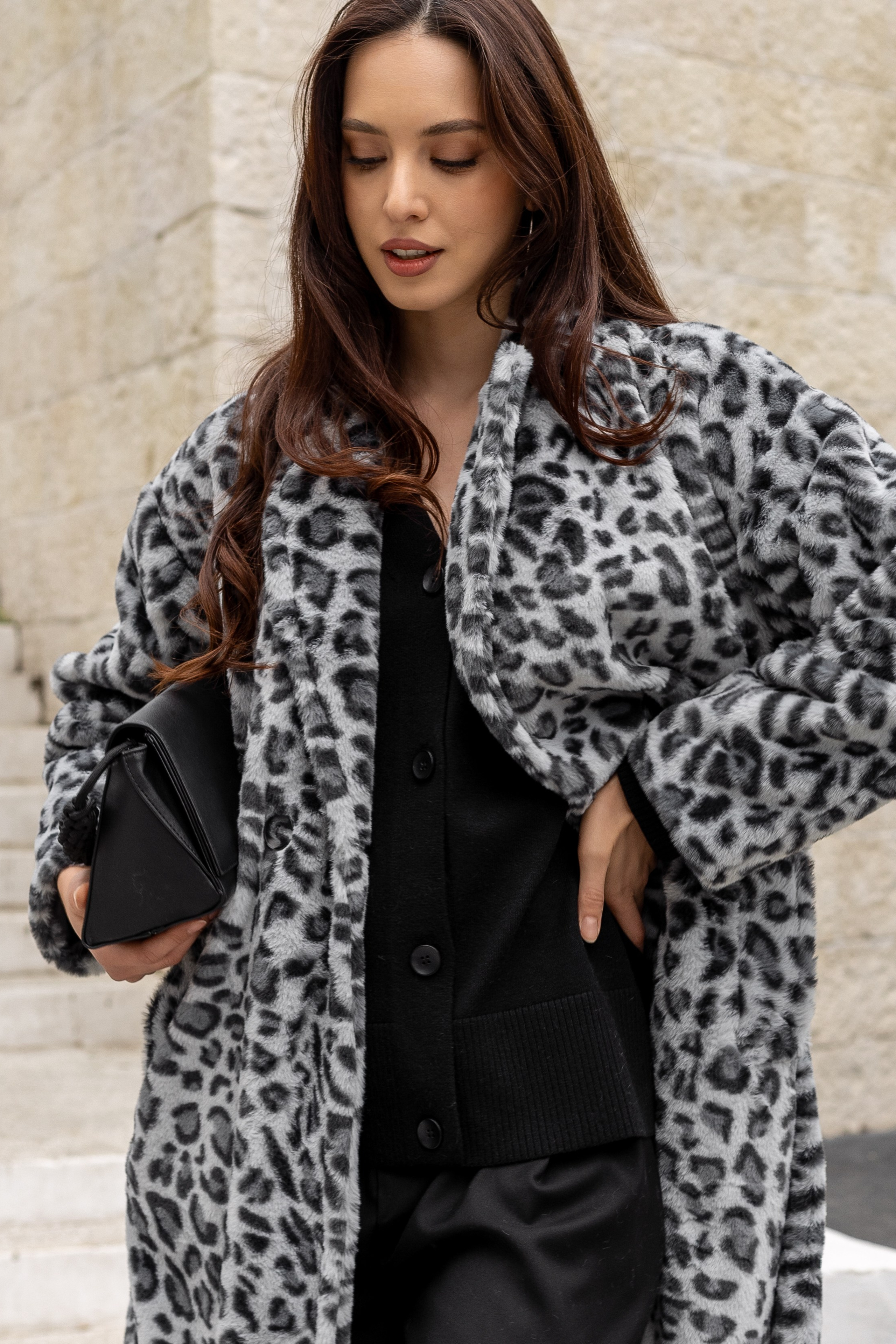 Пальто. Фото для маркетплейсов в самых сочных локациях города Сочи