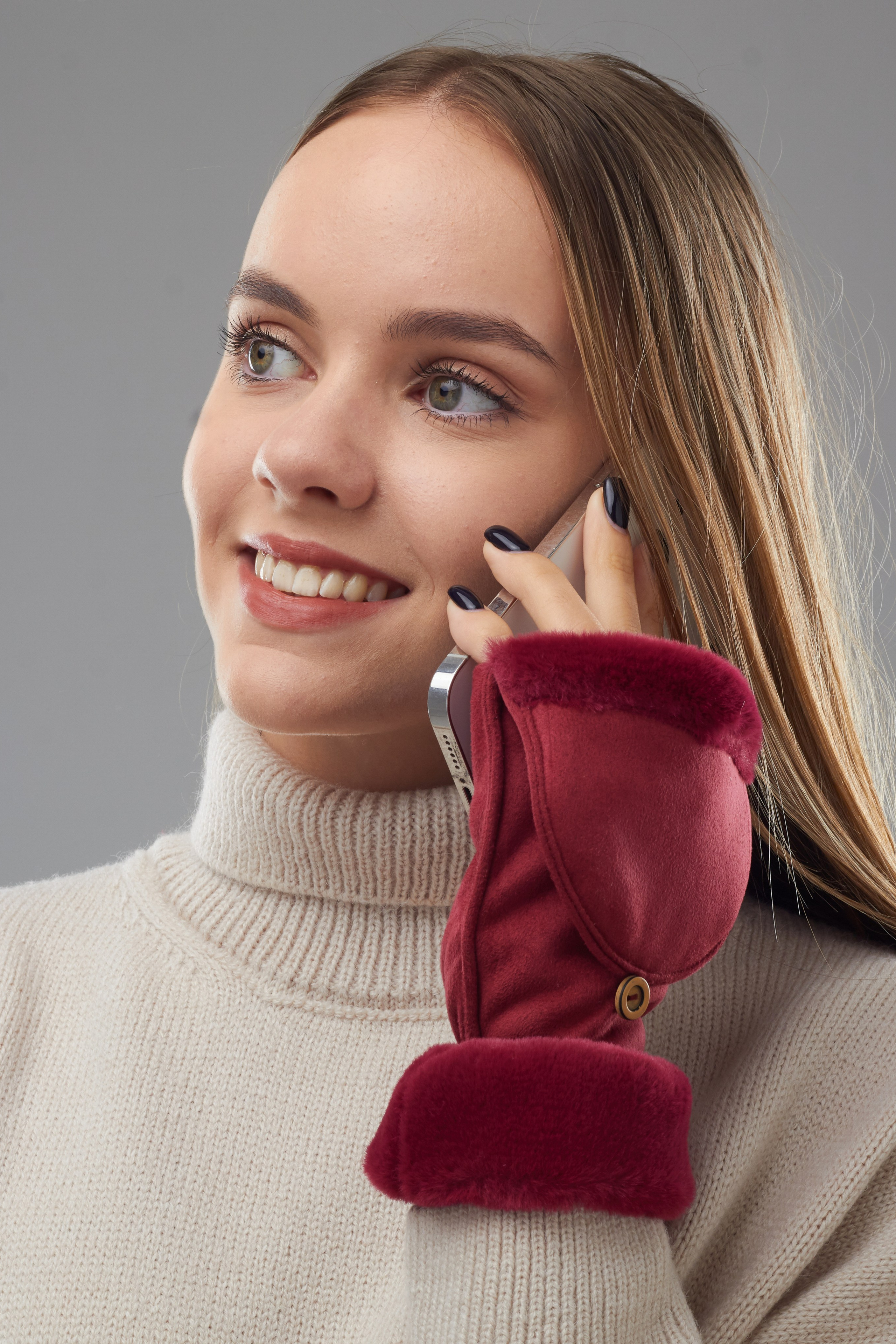 Варежки — Полина. Фото для маркетплейсов в самых сочных локациях города Сочи