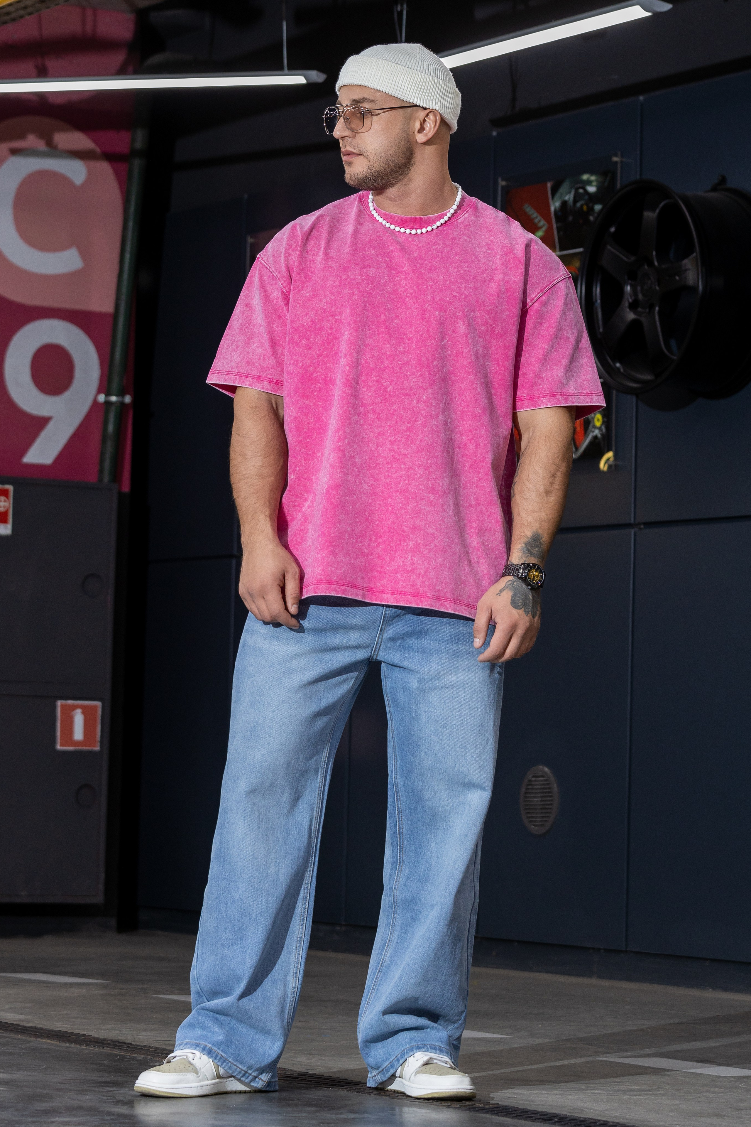 Футболка. Фото для маркетплейсов в самых сочных локациях города Сочи