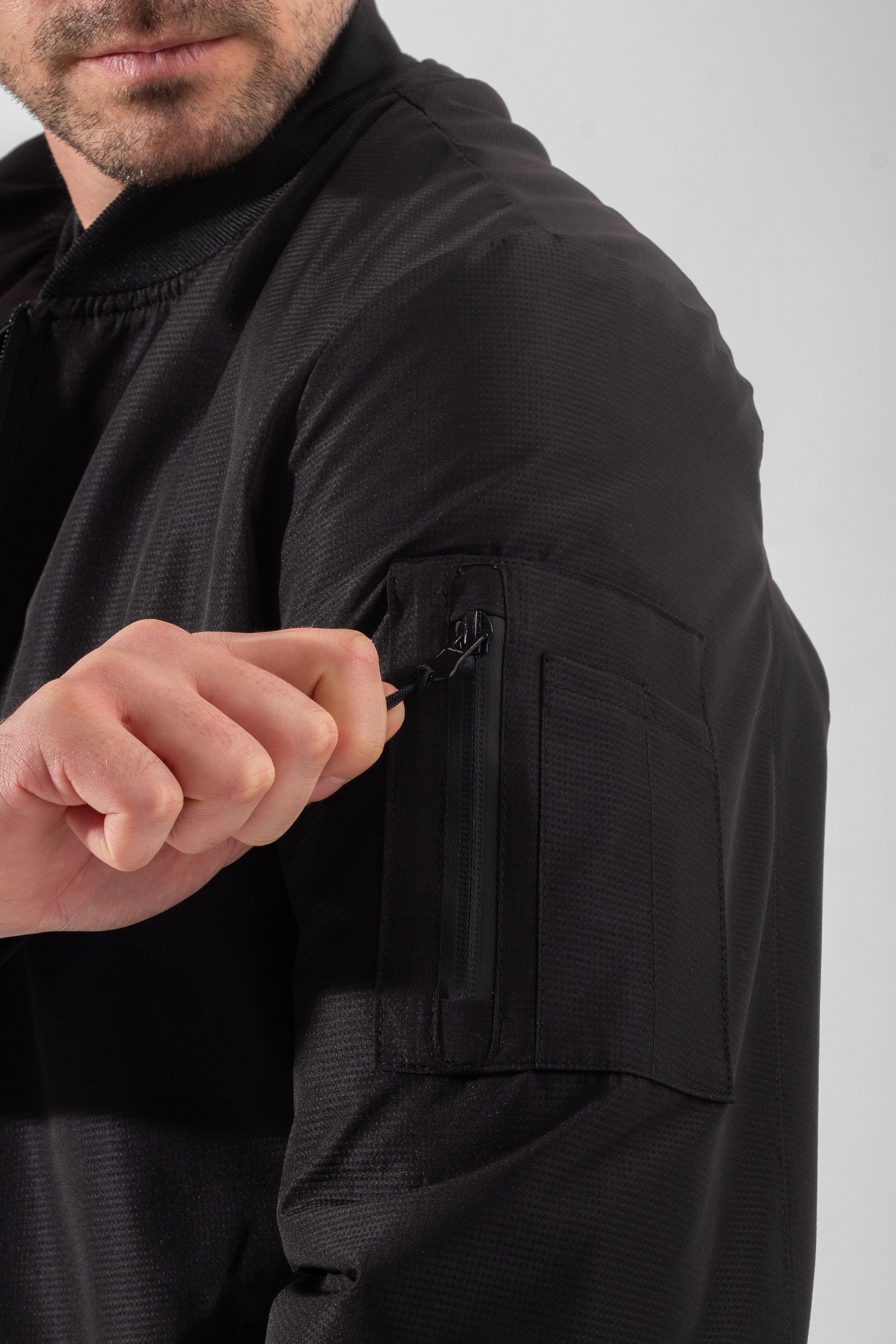 Бомбер — Денис. Фото для маркетплейсов в самых сочных локациях города Сочи