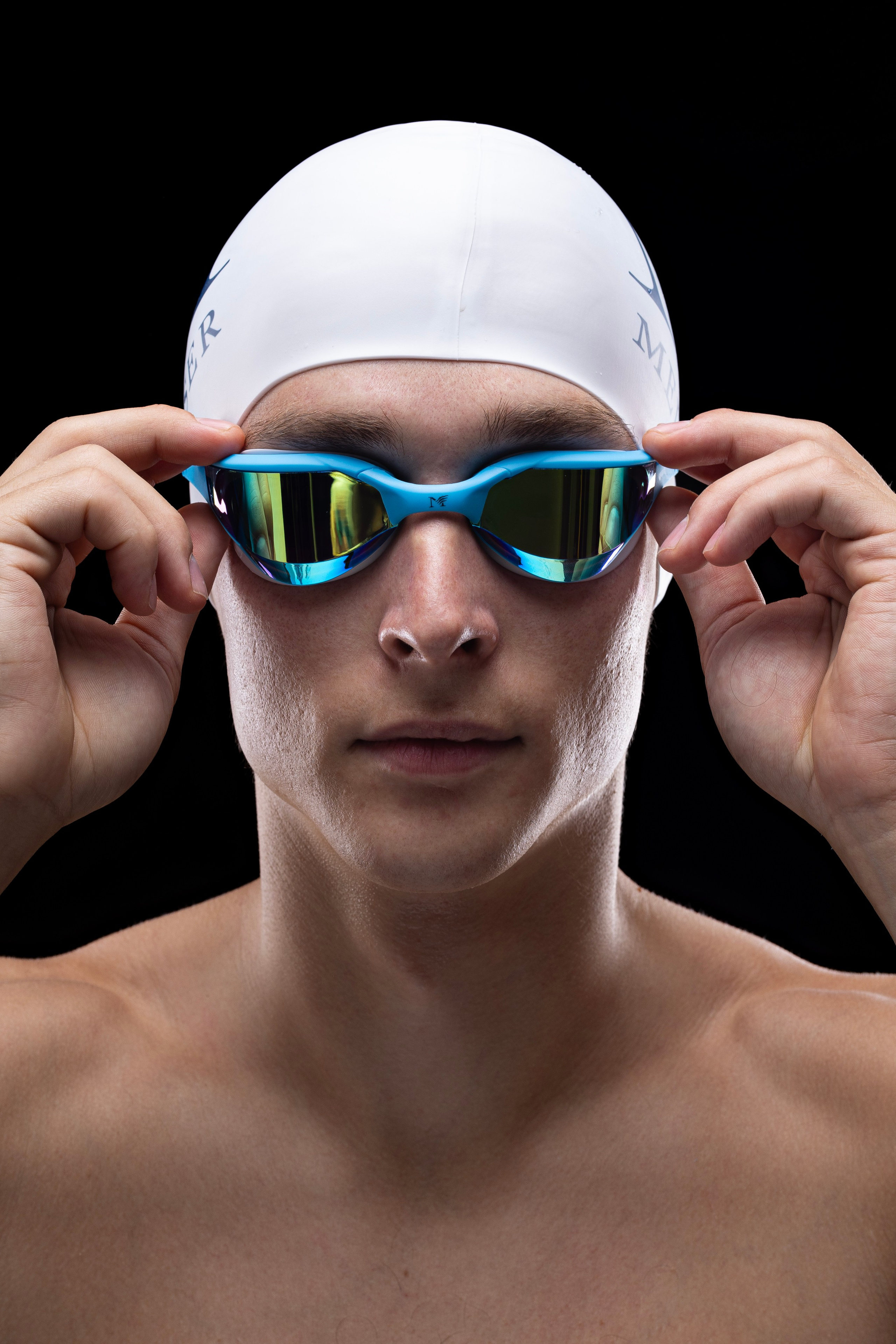 Очки для плавания. Фото для маркетплейсов в самых сочных локациях города Сочи