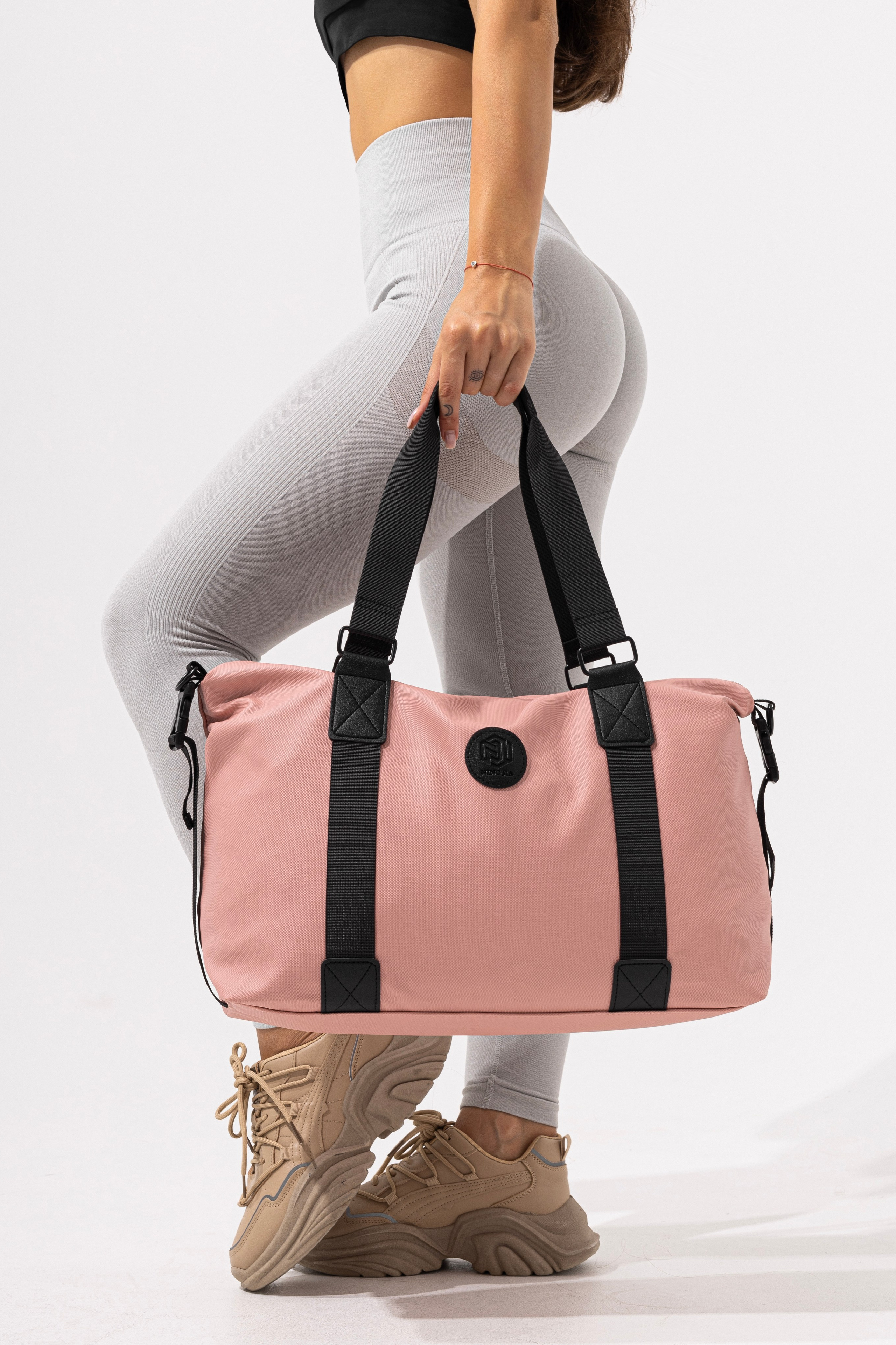 Спортивная сумка. Фото для маркетплейсов в самых сочных локациях города Сочи