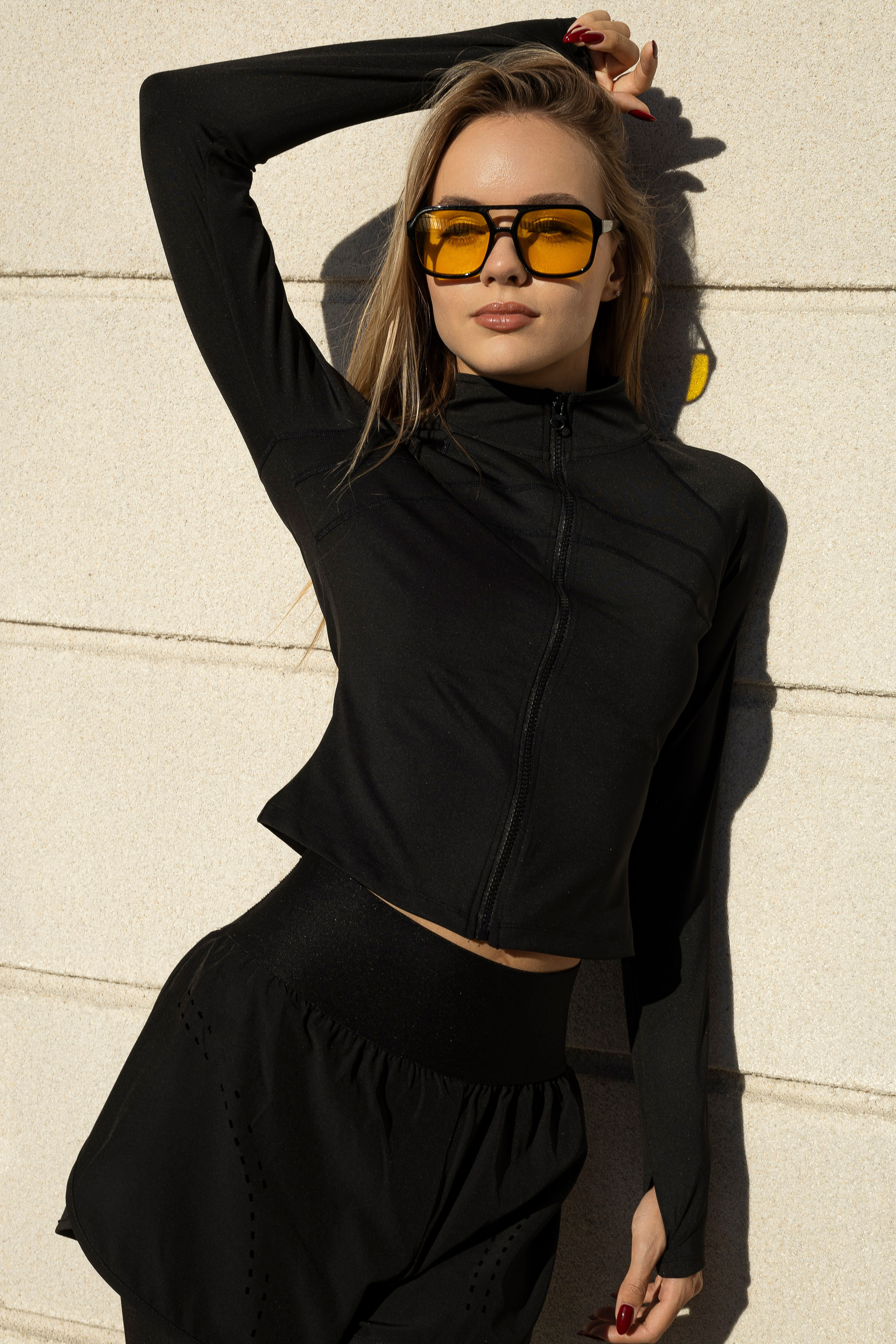 Лонгслив. Фото для маркетплейсов в самых сочных локациях города Сочи