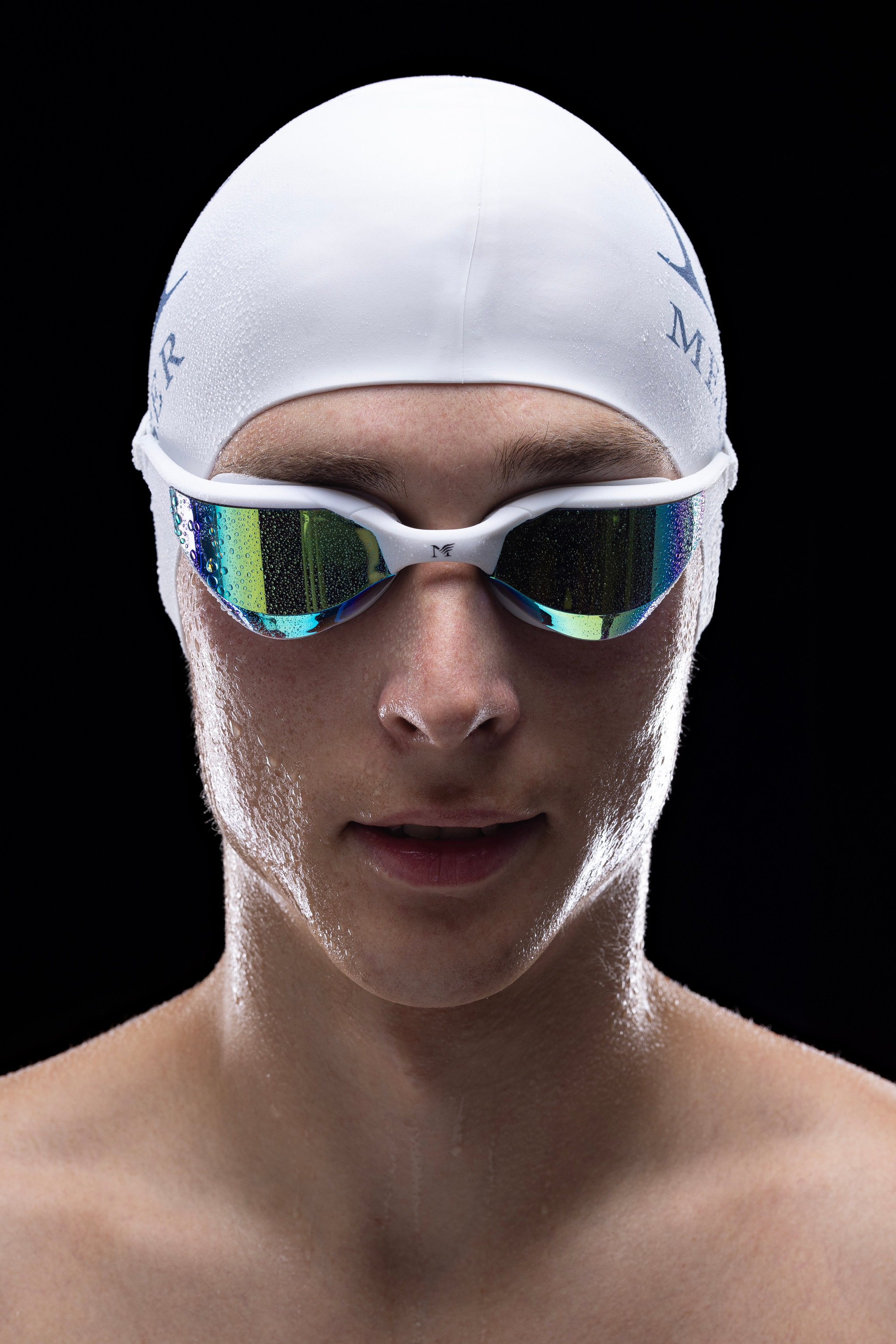 Очки для плавания. Фото для маркетплейсов в самых сочных локациях города Сочи