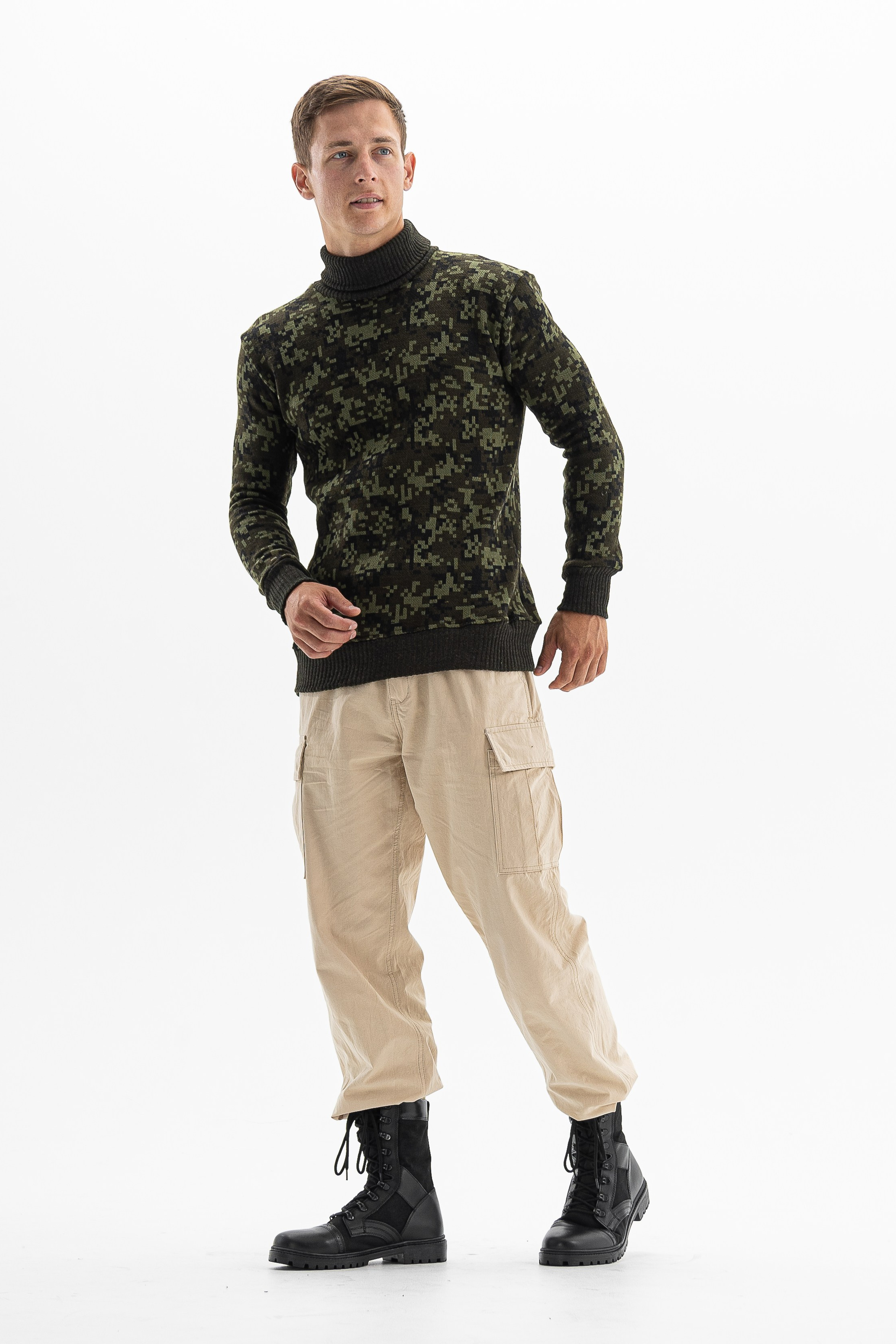 Николай. Стрит съемки для маркетплейсов в Сочи | ИИ контент | fashionprod